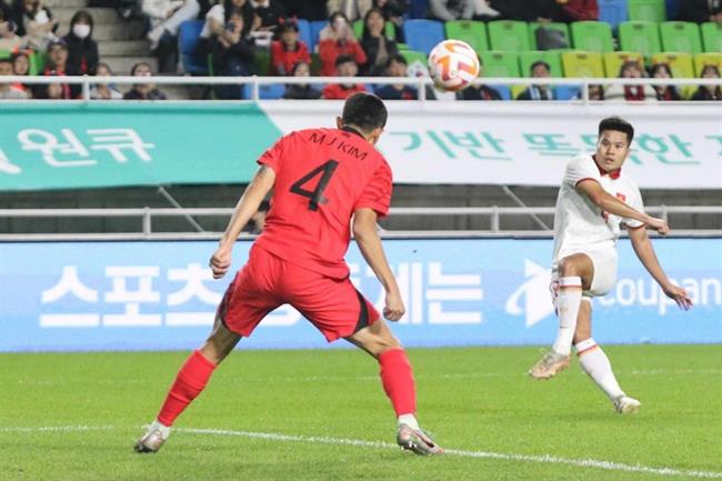 Màn bất tỉnh kỳ lạ & sự ưu ái hiếm có từ HLV Troussier - Ảnh 3. Màn bất tỉnh kỳ lạ & sự ưu ái hiếm có từ HLV Troussier - Ảnh 3.