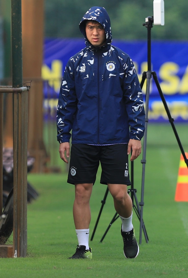 Nóng: Bùi Tiến Dũng trở lại tuyển Việt Nam, HLV Troussier buộc phải loại Duy Mạnh vì lý do đáng tiếc - Ảnh 1. Nóng: Bùi Tiến Dũng trở lại tuyển Việt Nam, HLV Troussier buộc phải loại Duy Mạnh vì lý do đáng tiếc - Ảnh 1.