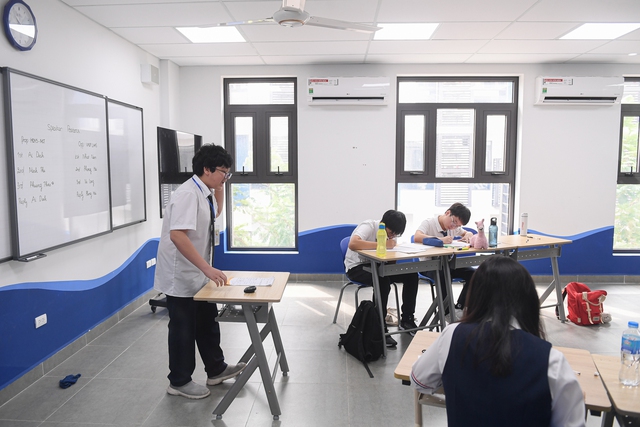 Xem học sinh tranh tài ở môn thể thao mới: Thi đấu bằng luận điểm, đối kháng trong từng phút giây - Ảnh 6. Xem học sinh tranh tài ở môn thể thao mới: Thi đấu bằng luận điểm, đối kháng trong từng phút giây - Ảnh 6.