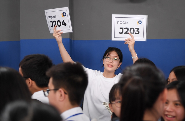 Xem học sinh tranh tài ở môn thể thao mới: Thi đấu bằng luận điểm, đối kháng trong từng phút giây - Ảnh 3. Xem học sinh tranh tài ở môn thể thao mới: Thi đấu bằng luận điểm, đối kháng trong từng phút giây - Ảnh 3.