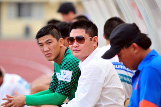 Đại gia đứng sau bầu Đức, chống lưng cho HAGL: Một thời chớp nhoáng trên bầu trời V.League! - Ảnh 1. Đại gia đứng sau bầu Đức, chống lưng cho HAGL: Một thời chớp nhoáng trên bầu trời V.League! - Ảnh 1.