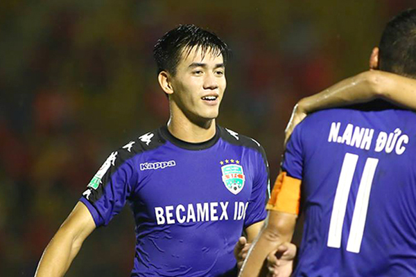 Ngôi sao bị thất sủng của ĐTVN lập công, báo tin vui cho HLV Troussier - Ảnh 2.