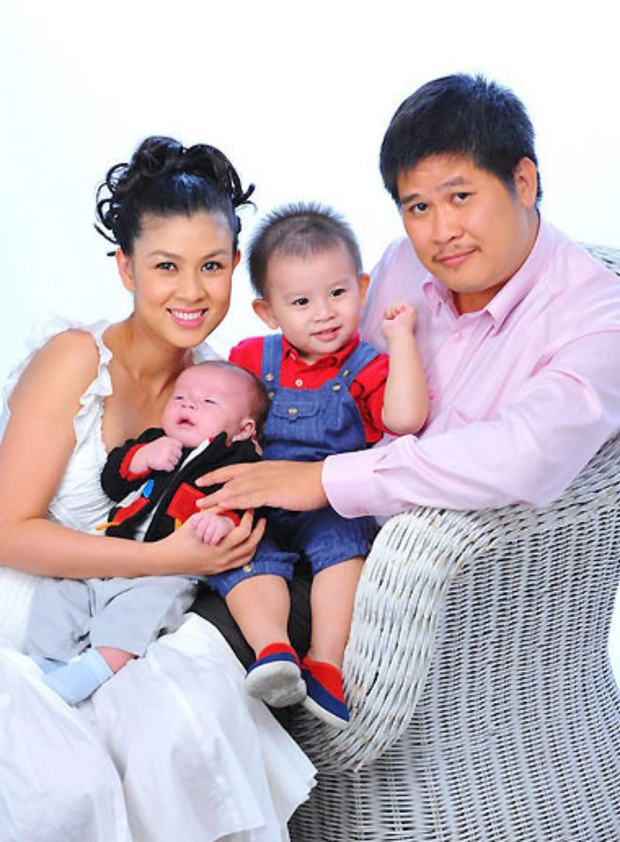 Sau 11 năm ly hôn Phước Sang, Kim Thư tay trắng thành bà chủ, cuộc sống giàu có, hạnh phúc bên bạn trai - Ảnh 1. Sau 11 năm ly hôn Phước Sang, Kim Thư tay trắng thành bà chủ, cuộc sống giàu có, hạnh phúc bên bạn trai - Ảnh 1.