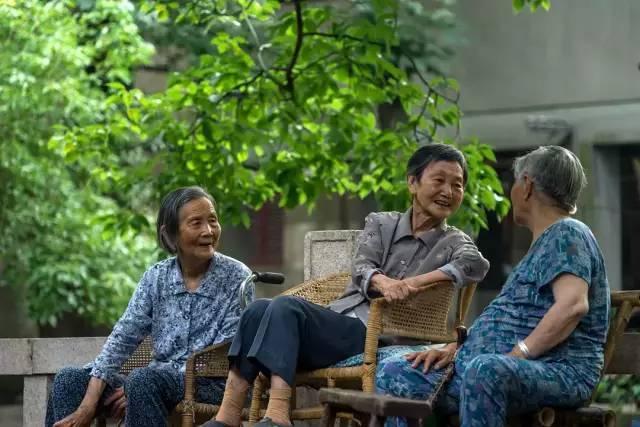 Khi quá 60 tuổi, nhất định không được phạm 5 điều cấm kỵ: Nửa đời sau sướng hay khổ phụ thuộc cả vào đây - Ảnh 1.
