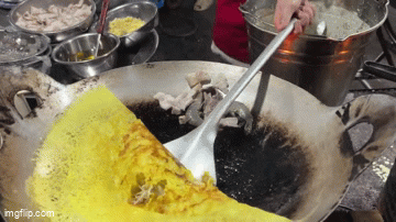Quán bánh xèo hot nhất Sài Gòn lúc này: Bé gái 11 tuổi đã làm bếp trưởng, nghỉ học nuôi 2 em nhỏ mồ côi - Ảnh 5. Quán bánh xèo hot nhất Sài Gòn lúc này: Bé gái 11 tuổi đã làm bếp trưởng, nghỉ học nuôi 2 em nhỏ mồ côi - Ảnh 5.