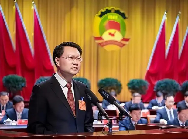 Nữ quan chức 9x xinh đẹp dùng căn nhà tân hôn làm nơi hẹn người tình, sự việc bại lộ vì hóa đơn điện nước - Ảnh 3.