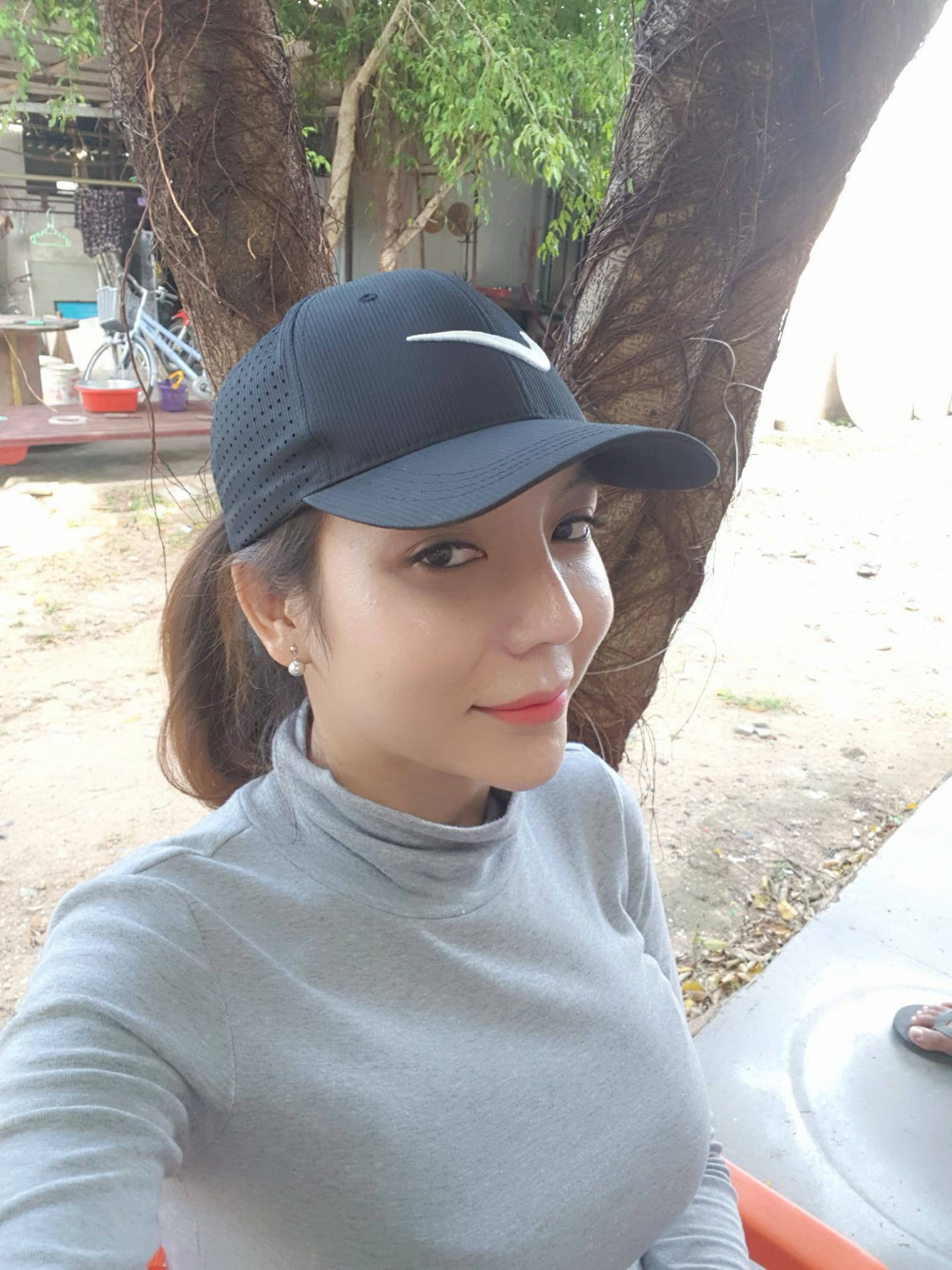 Chàng trai thích chơi búp bê được mẹ già vay tiền cho đi chuyển giới, bán cá khô gom góp trả nợ- Ảnh 2. Chàng trai thích chơi búp bê được mẹ già vay tiền cho đi chuyển giới, bán cá khô gom góp trả nợ- Ảnh 2.