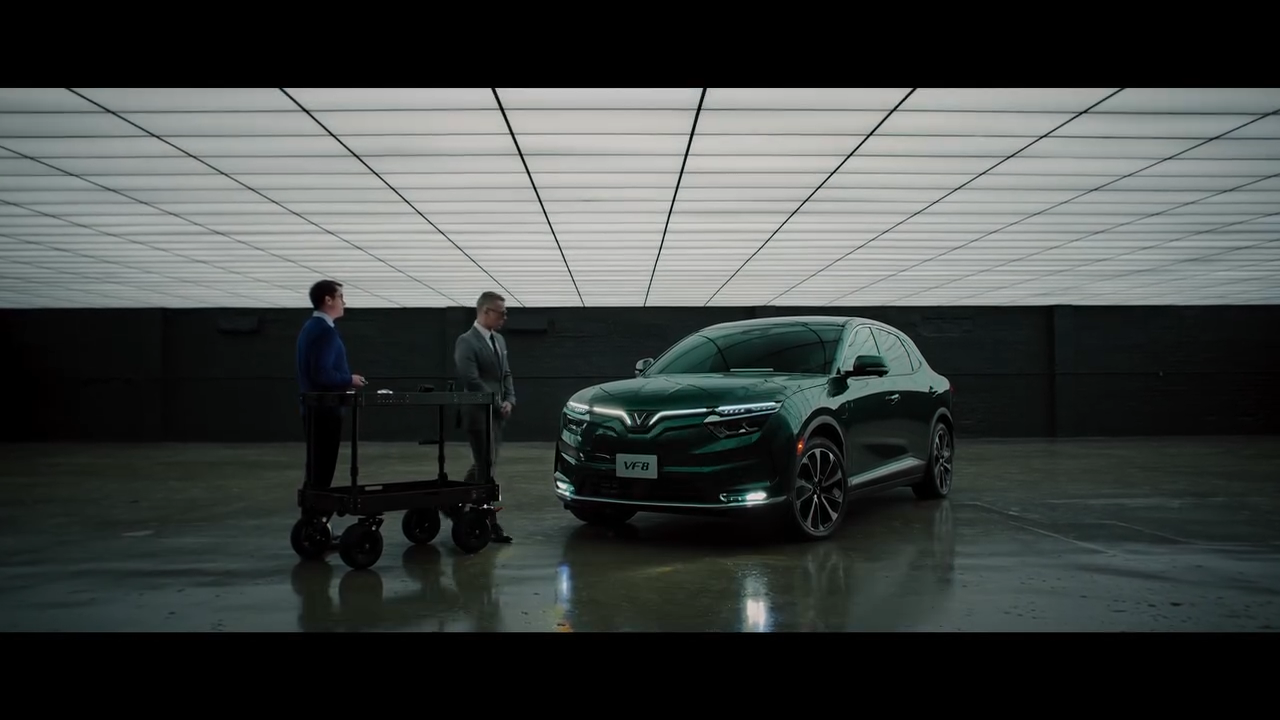 VinFast đăng đoạn video ngắn khiến dân mạng Việt và quốc tế choáng: Cứ ngỡ đang xem phim hành động- Ảnh 1. VinFast đăng đoạn video ngắn khiến dân mạng Việt và quốc tế choáng: Cứ ngỡ đang xem phim hành động- Ảnh 1.