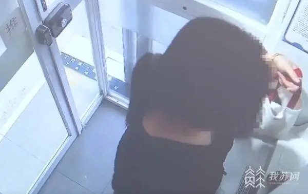 Nhặt được thẻ ATM, người phụ nữ “thử vận may” không ngờ đoán đúng mật khẩu, tiện tay “đút túi” khoản tiền lớn- Ảnh 1.