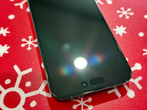 Sự thật về miếng dán màn hình: Đây là thử nghiệm iPhone 14 Pro dùng trần suốt 1 năm - Kết quả bất ngờ - Ảnh 3. Sự thật về miếng dán màn hình: Đây là thử nghiệm iPhone 14 Pro dùng trần suốt 1 năm - Kết quả bất ngờ - Ảnh 3.