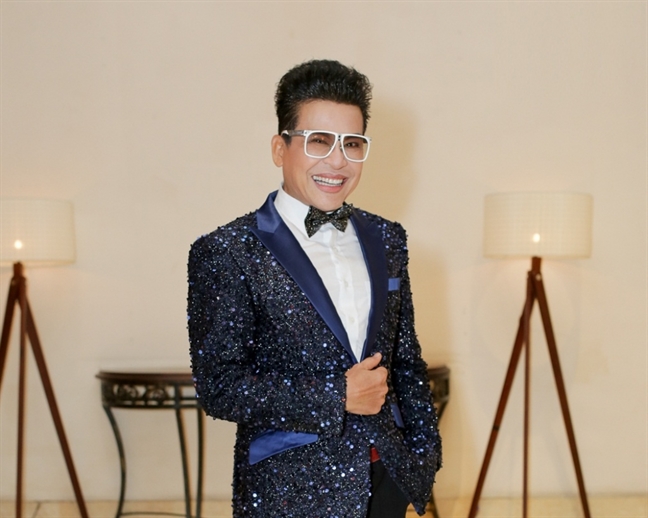 MC Thanh Bạch tuổi 64: Vẫn đi dạy bằng xe máy, vừa xăm môi, lông mày, cuộc sống thế nào sau ồn ào đời tư? - Ảnh 1. MC Thanh Bạch tuổi 64: Vẫn đi dạy bằng xe máy, vừa xăm môi, lông mày, cuộc sống thế nào sau ồn ào đời tư? - Ảnh 1.