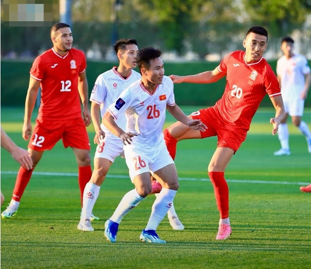 Báo Trung Quốc: “Tuyển Việt Nam thua Kyrgyzstan là nghịch lý; HLV Troussier có thể bị sa thải”- Ảnh 1.