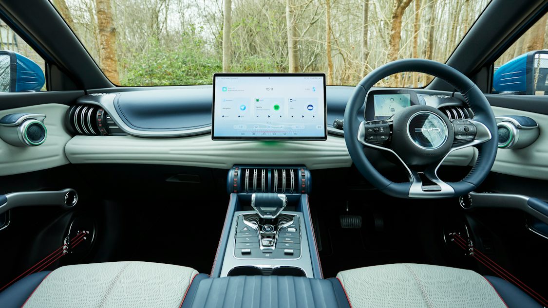 Đối thủ sừng sỏ của VF 7 khi VinFast vào Indonesia: Đến từ 'ông trùm' số 1 thế giới, - Ảnh 12. Đối thủ sừng sỏ của VF 7 khi VinFast vào Indonesia: Đến từ 'ông trùm' số 1 thế giới, - Ảnh 12.