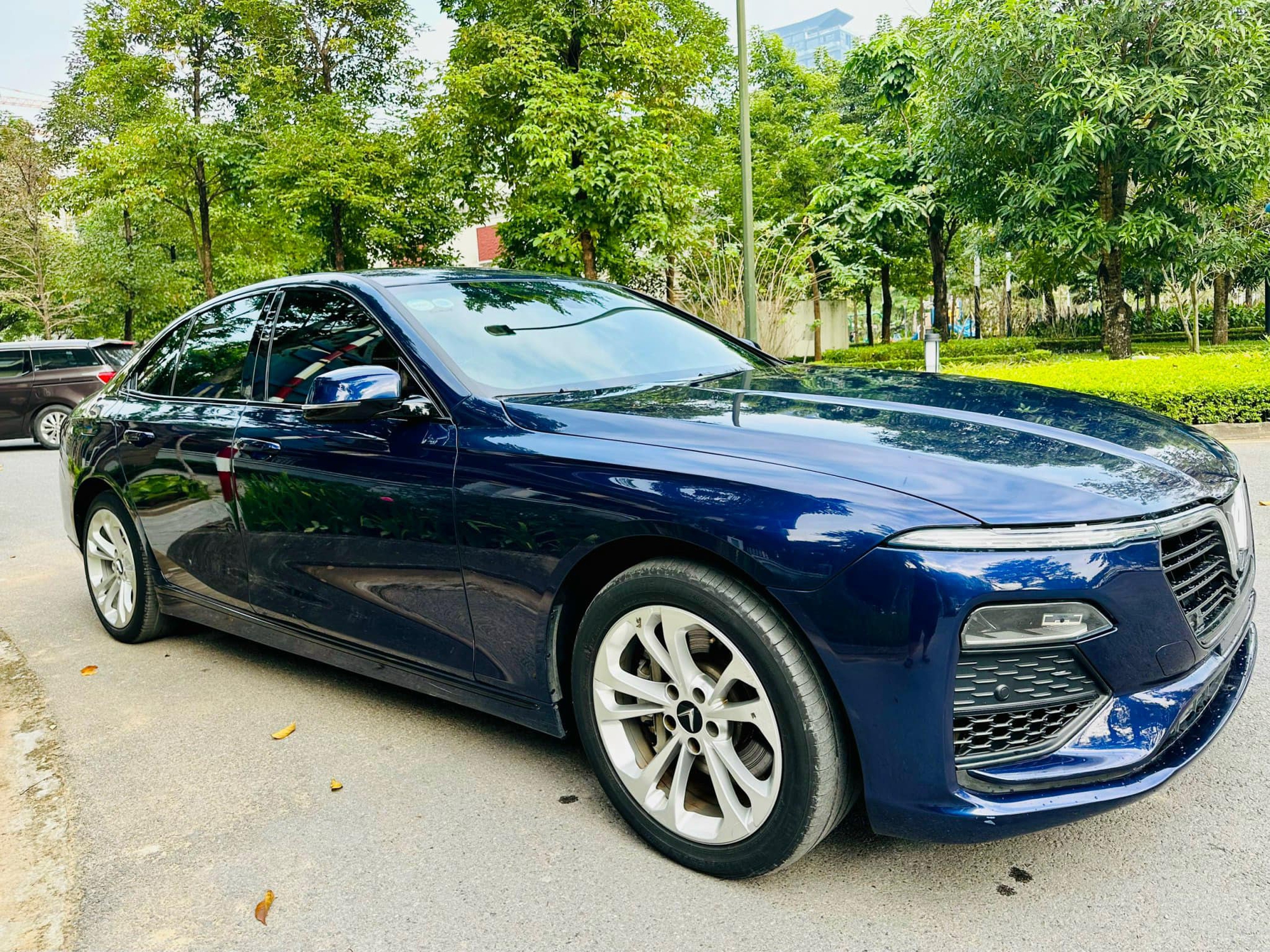 Chủ xe đăng bán VinFast Lux A2.0: Đời 2020 nhưng mới 'thay dầu 1 lần', CĐM thi nhau trả giá đòi mua- Ảnh 3. Chủ xe đăng bán VinFast Lux A2.0: Đời 2020 nhưng mới 'thay dầu 1 lần', CĐM thi nhau trả giá đòi mua- Ảnh 3.