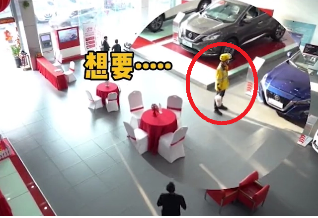 Đặt đồ ăn giao về showroom ô tô, nam nhân viên ra lấy thì đứng hình trước hành động của shipper- Ảnh 1.
