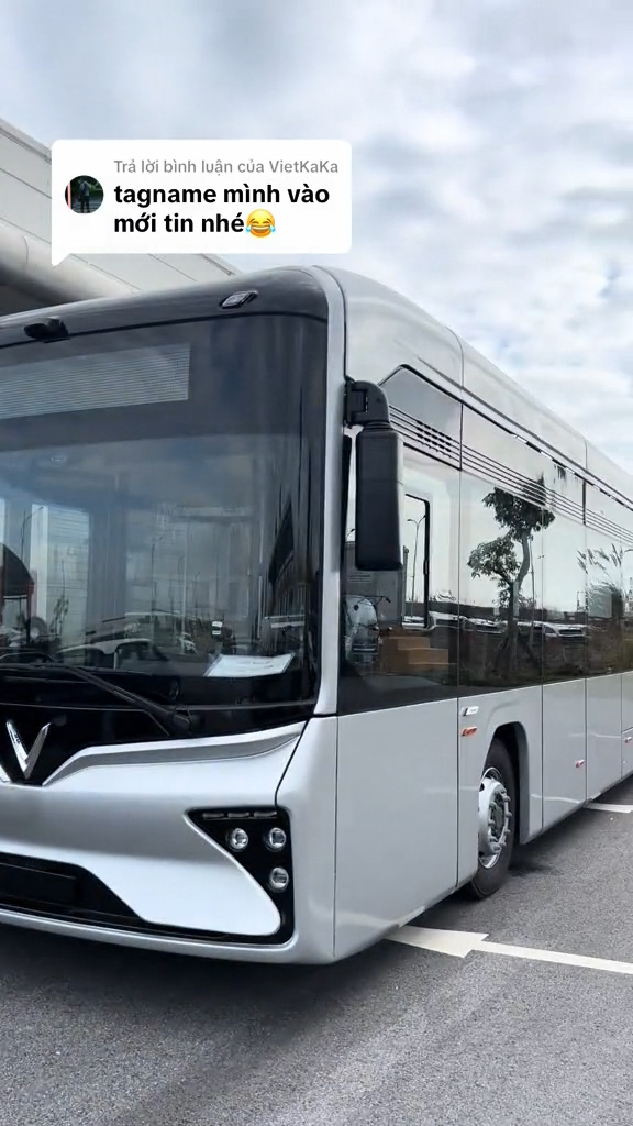 Xôn xao hình ảnh xe khách lạ gắn logo VinFast: Dân mạng khen "hết nước chấm"; xe tiêu chuẩn Mỹ - Âu?- Ảnh 4. Xôn xao hình ảnh xe khách lạ gắn logo VinFast: Dân mạng khen "hết nước chấm"; xe tiêu chuẩn Mỹ - Âu?- Ảnh 4.