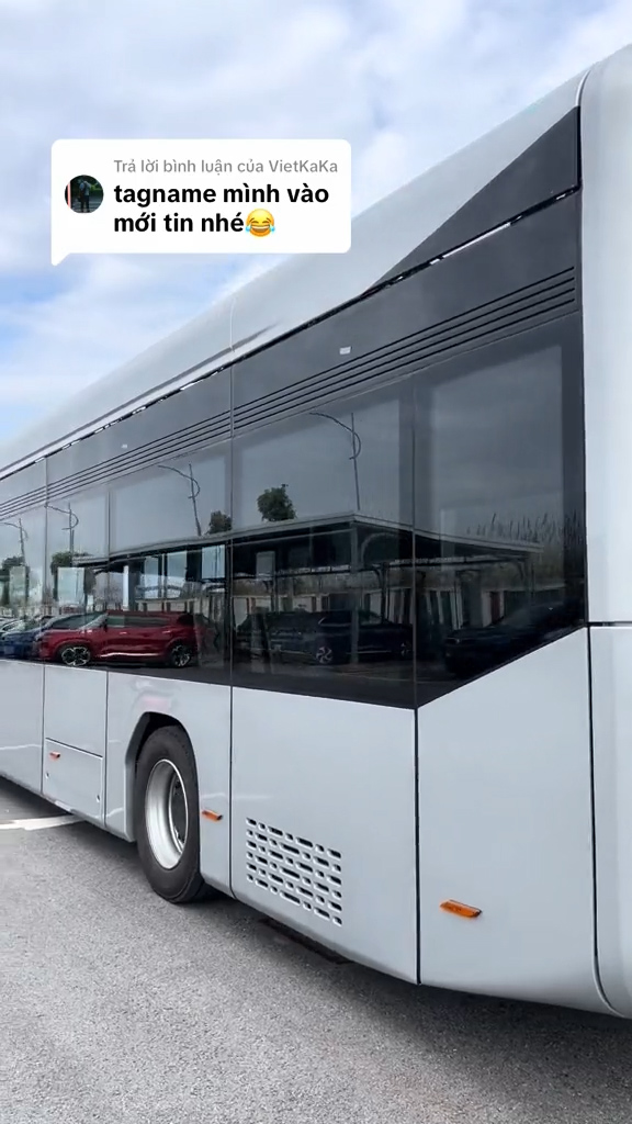 Xôn xao hình ảnh xe khách lạ gắn logo VinFast: Dân mạng khen "hết nước chấm"; xe tiêu chuẩn Mỹ - Âu?- Ảnh 7. Xôn xao hình ảnh xe khách lạ gắn logo VinFast: Dân mạng khen "hết nước chấm"; xe tiêu chuẩn Mỹ - Âu?- Ảnh 7.