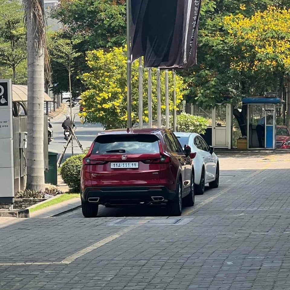 Xe Honda thoạt nhìn bình thường, soi vào biển số mới biết hàng 'khủng': Tiền biển bằng 8 lần tiền xe!- Ảnh 1.