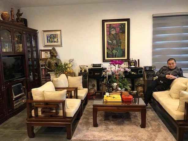Từng tuyên bố "đến người nhà cũng không cho vay tiền", Xuân Hinh giàu có cỡ nào tuổi 64?- Ảnh 2. Từng tuyên bố "đến người nhà cũng không cho vay tiền", Xuân Hinh giàu có cỡ nào tuổi 64?- Ảnh 2.