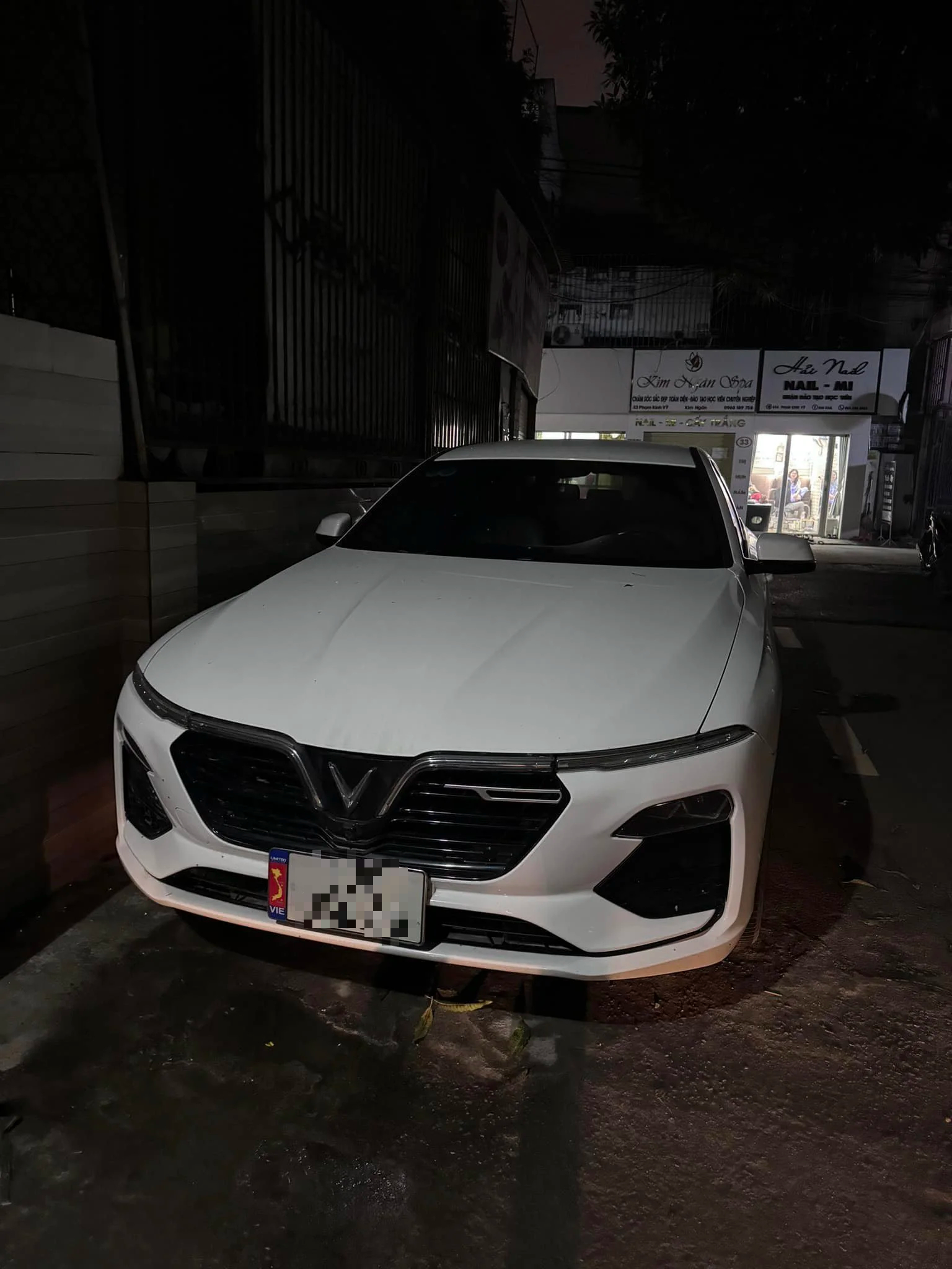 Mua VinFast Lux A2.0 từng phải bỏ ra hơn 1,3 tỷ đồng, nay sang tay giá chỉ ngang mẫu xe 'quốc dân'- Ảnh 10. Mua VinFast Lux A2.0 từng phải bỏ ra hơn 1,3 tỷ đồng, nay sang tay giá chỉ ngang mẫu xe 'quốc dân'- Ảnh 10.