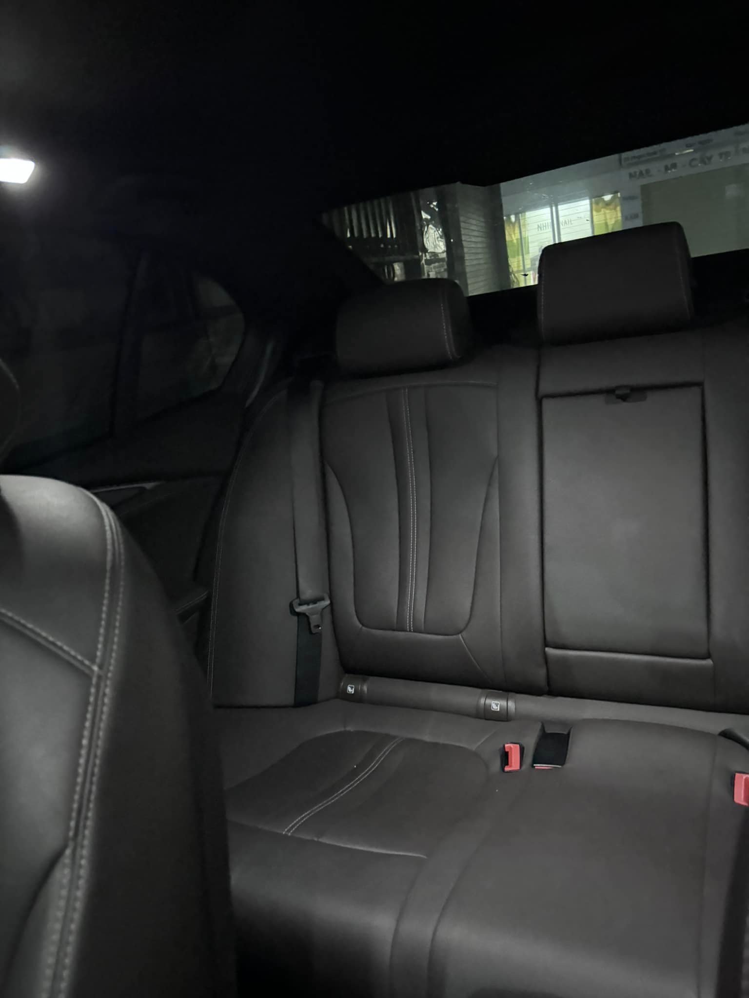 Mua VinFast Lux A2.0 từng phải bỏ ra hơn 1,3 tỷ đồng, nay sang tay giá chỉ ngang mẫu xe 'quốc dân'- Ảnh 15. Mua VinFast Lux A2.0 từng phải bỏ ra hơn 1,3 tỷ đồng, nay sang tay giá chỉ ngang mẫu xe 'quốc dân'- Ảnh 15.