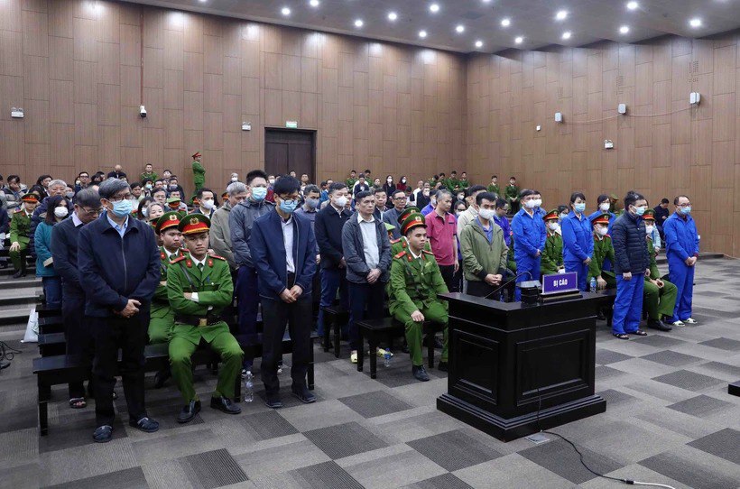 Hàng loạt cựu quan chức 'nhúng chàm' vụ Việt Á khai gì trước tòa về cáo buộc Nhận hối lộ tiền tỷ?- Ảnh 8.