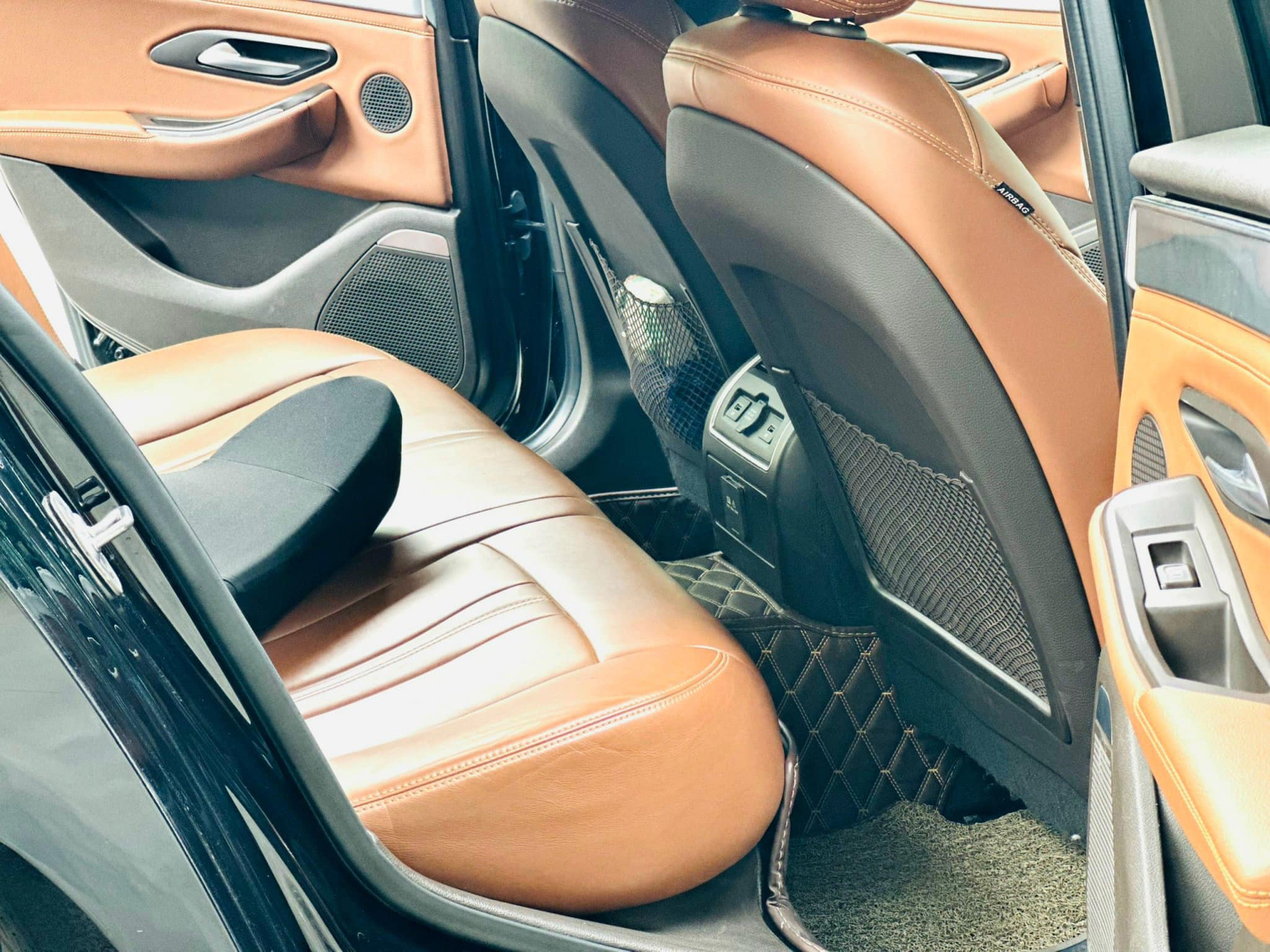 Mua VinFast Lux A2.0 từng phải bỏ ra hơn 1,3 tỷ đồng, nay sang tay giá chỉ ngang mẫu xe 'quốc dân'- Ảnh 32. Mua VinFast Lux A2.0 từng phải bỏ ra hơn 1,3 tỷ đồng, nay sang tay giá chỉ ngang mẫu xe 'quốc dân'- Ảnh 32.