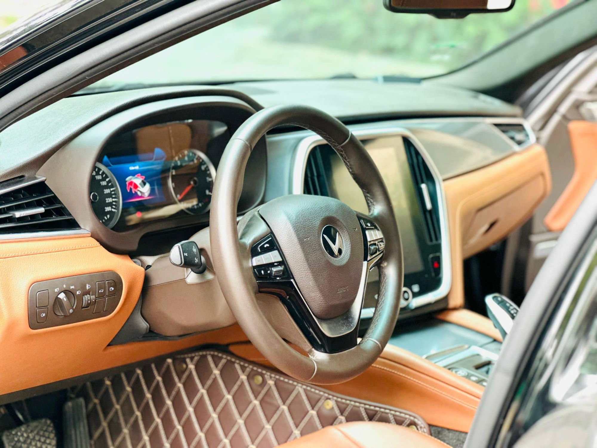 Mua VinFast Lux A2.0 từng phải bỏ ra hơn 1,3 tỷ đồng, nay sang tay giá chỉ ngang mẫu xe 'quốc dân'- Ảnh 26. Mua VinFast Lux A2.0 từng phải bỏ ra hơn 1,3 tỷ đồng, nay sang tay giá chỉ ngang mẫu xe 'quốc dân'- Ảnh 26.