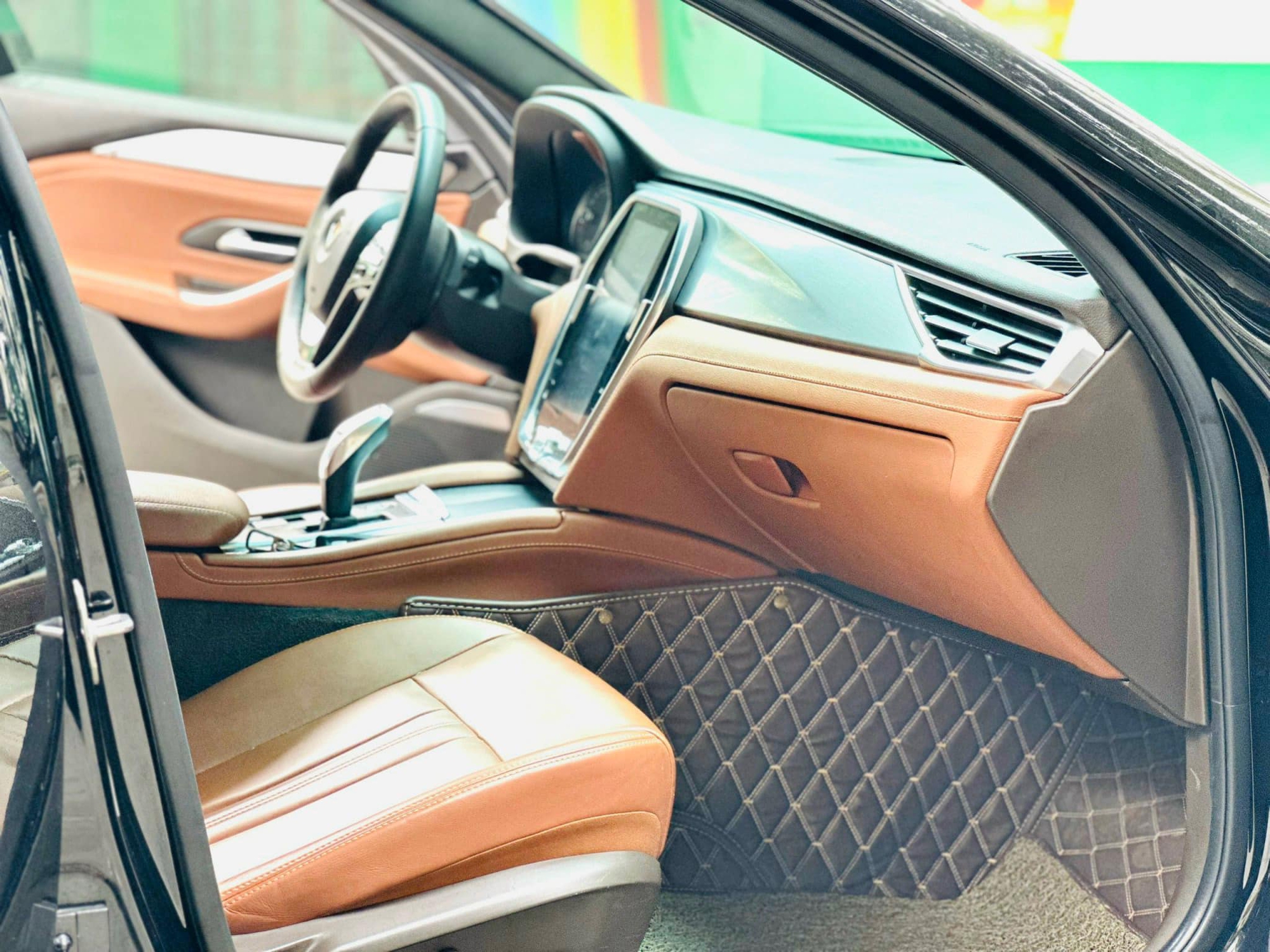 Mua VinFast Lux A2.0 từng phải bỏ ra hơn 1,3 tỷ đồng, nay sang tay giá chỉ ngang mẫu xe 'quốc dân'- Ảnh 31. Mua VinFast Lux A2.0 từng phải bỏ ra hơn 1,3 tỷ đồng, nay sang tay giá chỉ ngang mẫu xe 'quốc dân'- Ảnh 31.