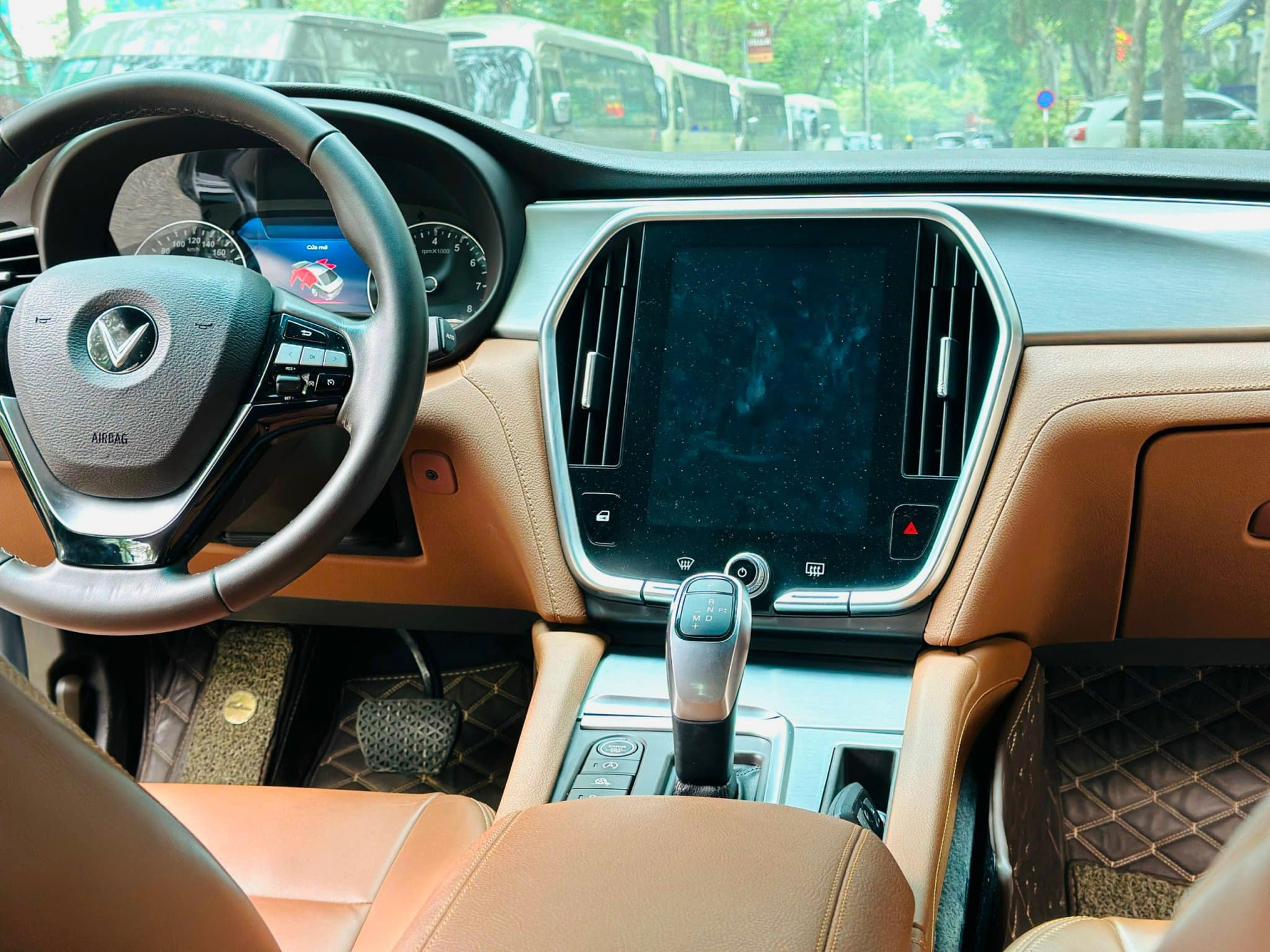 Mua VinFast Lux A2.0 từng phải bỏ ra hơn 1,3 tỷ đồng, nay sang tay giá chỉ ngang mẫu xe 'quốc dân'- Ảnh 29. Mua VinFast Lux A2.0 từng phải bỏ ra hơn 1,3 tỷ đồng, nay sang tay giá chỉ ngang mẫu xe 'quốc dân'- Ảnh 29.