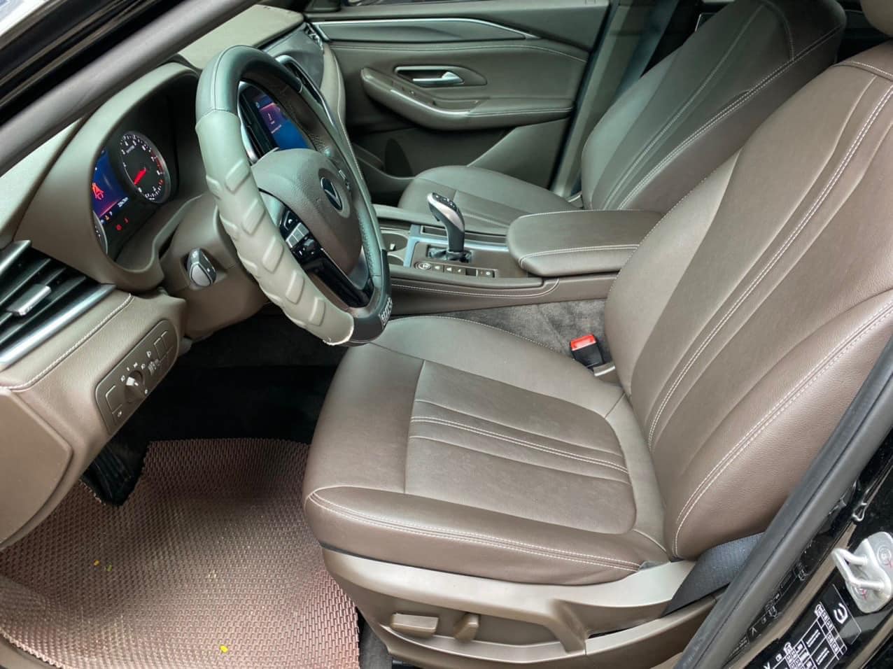 Mua VinFast Lux A2.0 từng phải bỏ ra hơn 1,3 tỷ đồng, nay sang tay giá chỉ ngang mẫu xe 'quốc dân'- Ảnh 19. Mua VinFast Lux A2.0 từng phải bỏ ra hơn 1,3 tỷ đồng, nay sang tay giá chỉ ngang mẫu xe 'quốc dân'- Ảnh 19.