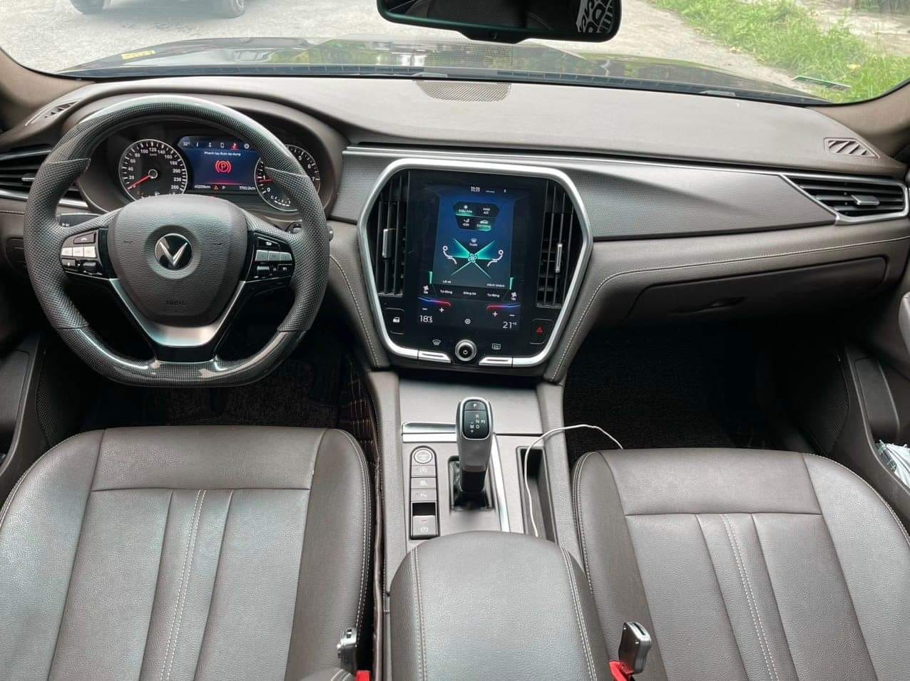 Mua VinFast Lux A2.0 từng phải bỏ ra hơn 1,3 tỷ đồng, nay sang tay giá chỉ ngang mẫu xe 'quốc dân'- Ảnh 36. Mua VinFast Lux A2.0 từng phải bỏ ra hơn 1,3 tỷ đồng, nay sang tay giá chỉ ngang mẫu xe 'quốc dân'- Ảnh 36.