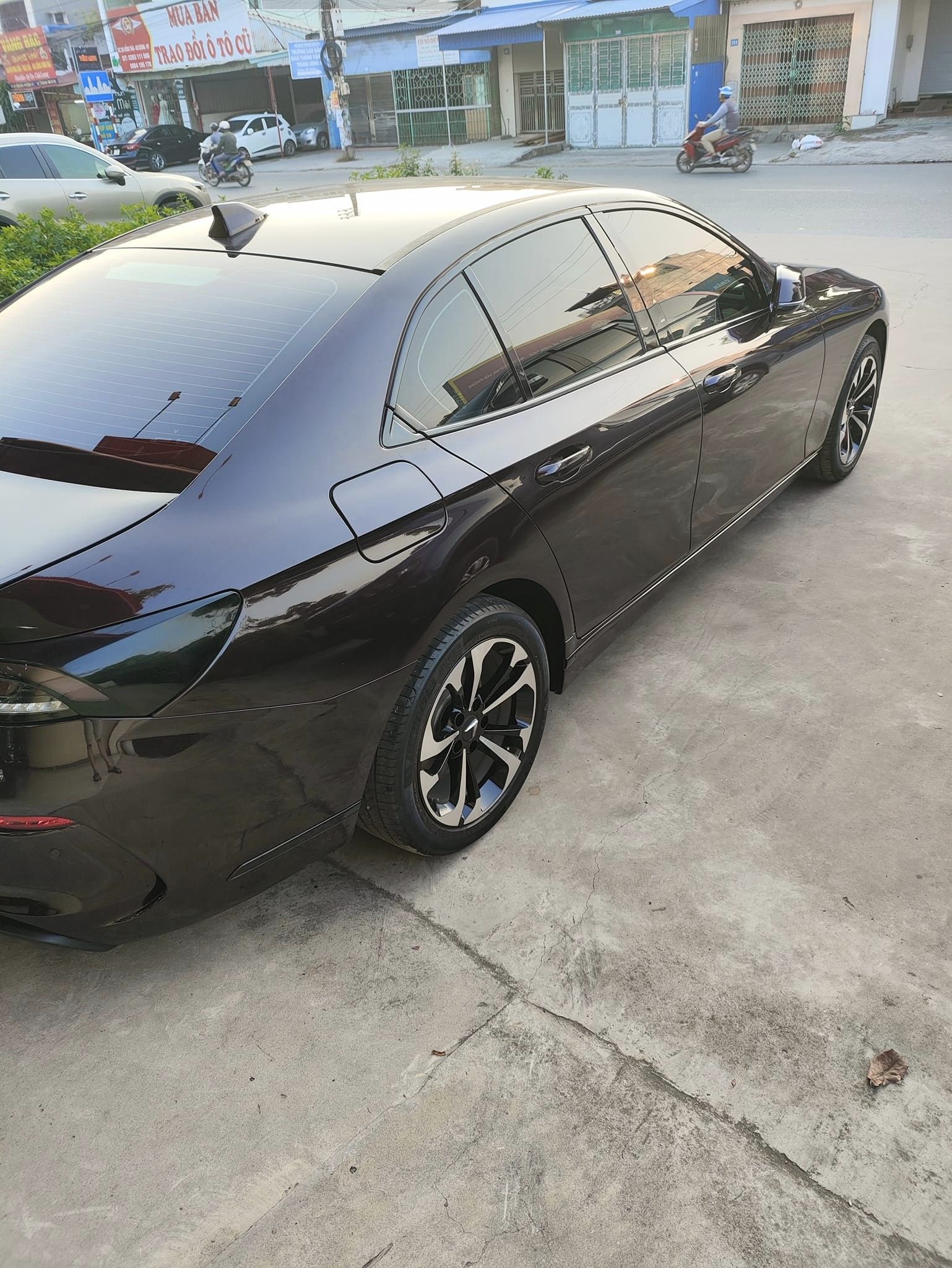 Mua VinFast Lux A2.0 từng phải bỏ ra hơn 1,3 tỷ đồng, nay sang tay giá chỉ ngang mẫu xe 'quốc dân'- Ảnh 34. Mua VinFast Lux A2.0 từng phải bỏ ra hơn 1,3 tỷ đồng, nay sang tay giá chỉ ngang mẫu xe 'quốc dân'- Ảnh 34.