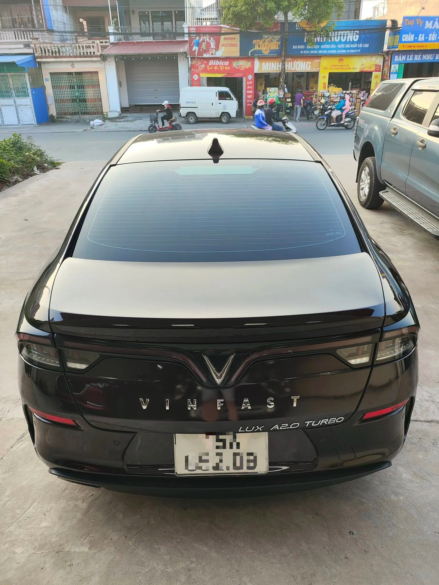 Mua VinFast Lux A2.0 từng phải bỏ ra hơn 1,3 tỷ đồng, nay sang tay giá chỉ ngang mẫu xe 'quốc dân'- Ảnh 33. Mua VinFast Lux A2.0 từng phải bỏ ra hơn 1,3 tỷ đồng, nay sang tay giá chỉ ngang mẫu xe 'quốc dân'- Ảnh 33.