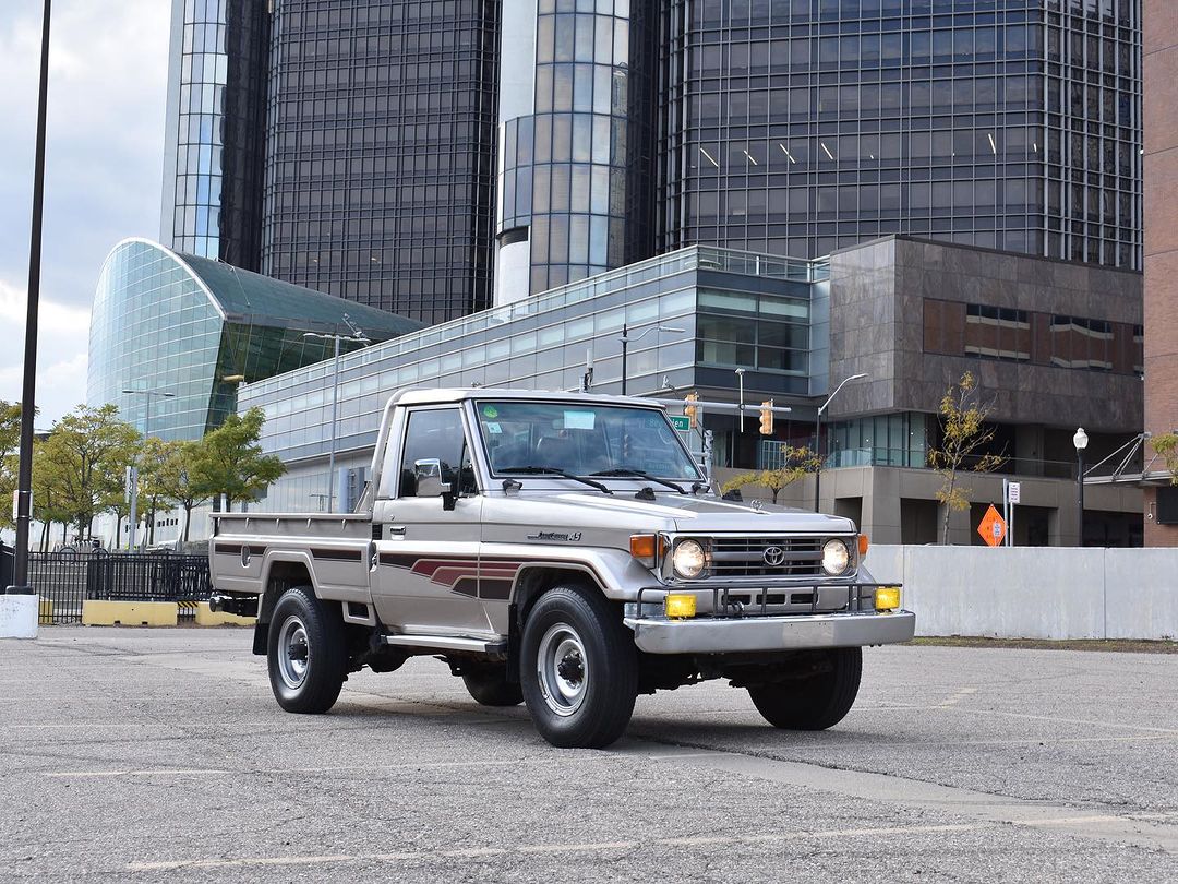 Xứng danh fan cuồng Toyota Land Cruiser: Tậu 2 chiếc mỗi tháng, đến xe đi gần 300.000km cũng không 'tha'- Ảnh 4. Xứng danh fan cuồng Toyota Land Cruiser: Tậu 2 chiếc mỗi tháng, đến xe đi gần 300.000km cũng không 'tha'- Ảnh 4.