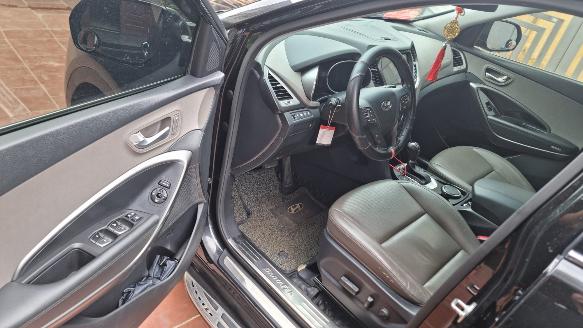 Từng tốn 1,4 tỷ ra biển cho xe gia đình trong mơ', nay mua lại Hyundai Santa Fe cần bao nhiêu tiền?- Ảnh 13. Từng tốn 1,4 tỷ ra biển cho xe gia đình trong mơ', nay mua lại Hyundai Santa Fe cần bao nhiêu tiền?- Ảnh 13.