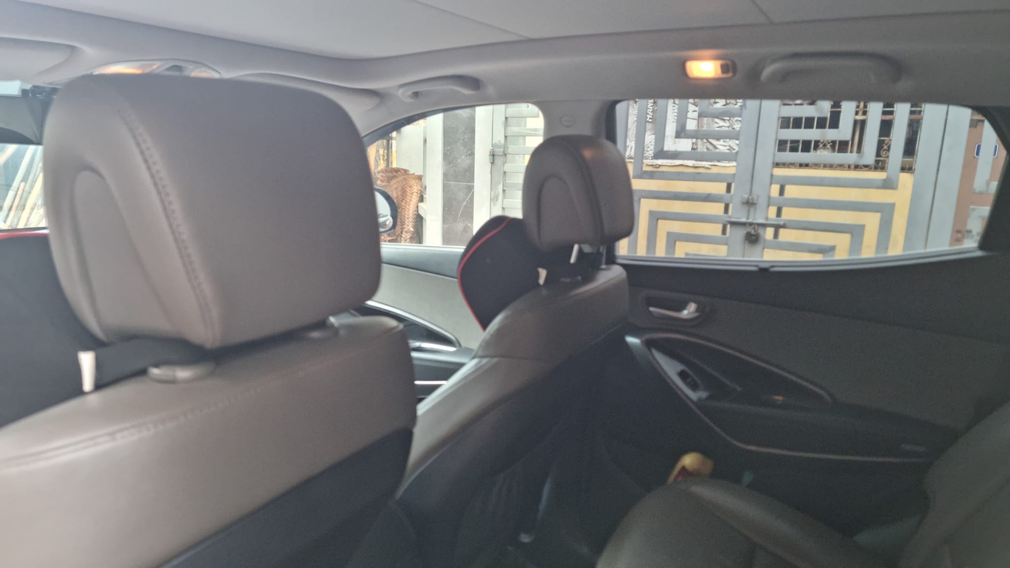 Từng tốn 1,4 tỷ ra biển cho xe gia đình trong mơ', nay mua lại Hyundai Santa Fe cần bao nhiêu tiền?- Ảnh 19. Từng tốn 1,4 tỷ ra biển cho xe gia đình trong mơ', nay mua lại Hyundai Santa Fe cần bao nhiêu tiền?- Ảnh 19.