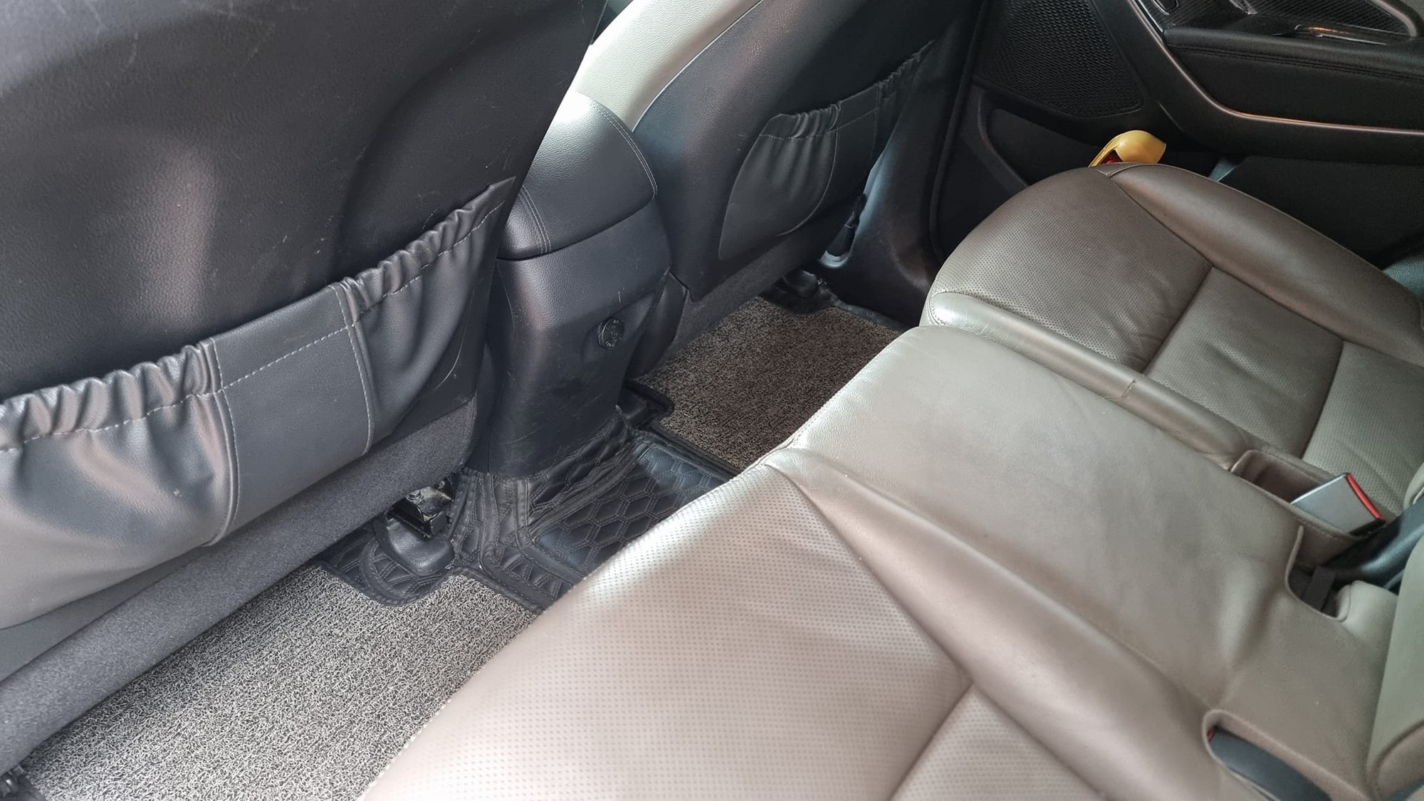 Từng tốn 1,4 tỷ ra biển cho xe gia đình trong mơ', nay mua lại Hyundai Santa Fe cần bao nhiêu tiền?- Ảnh 20. Từng tốn 1,4 tỷ ra biển cho xe gia đình trong mơ', nay mua lại Hyundai Santa Fe cần bao nhiêu tiền?- Ảnh 20.