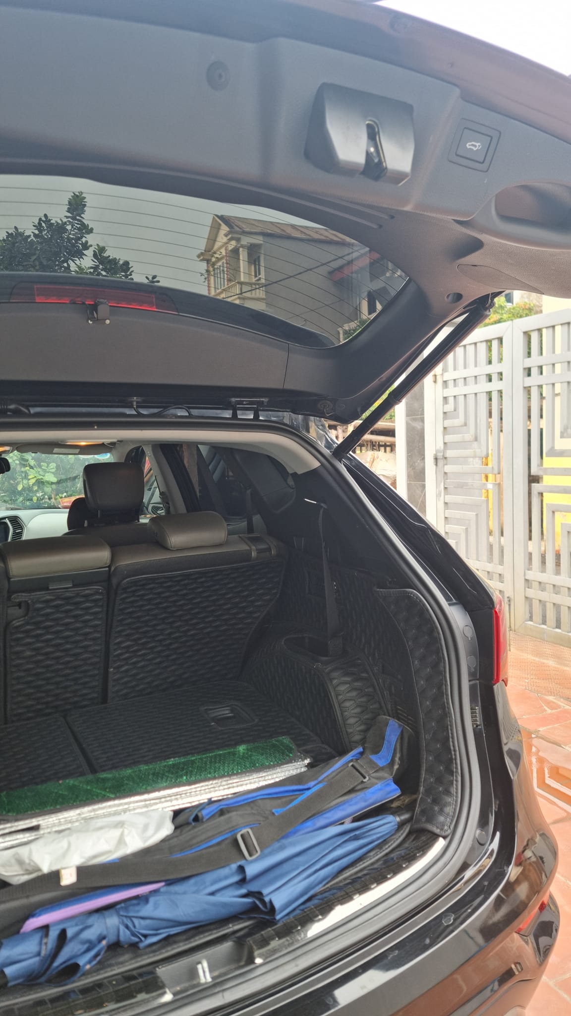 Từng tốn 1,4 tỷ ra biển cho xe gia đình trong mơ', nay mua lại Hyundai Santa Fe cần bao nhiêu tiền?- Ảnh 22. Từng tốn 1,4 tỷ ra biển cho xe gia đình trong mơ', nay mua lại Hyundai Santa Fe cần bao nhiêu tiền?- Ảnh 22.