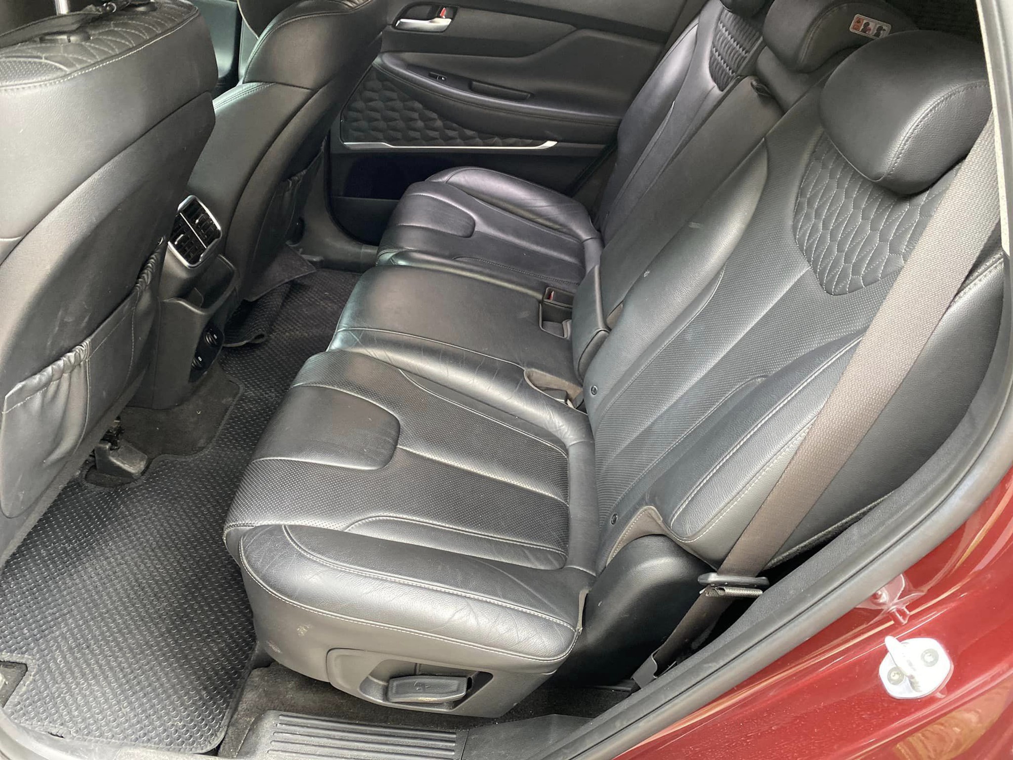 Từng tốn 1,4 tỷ ra biển cho xe gia đình trong mơ', nay mua lại Hyundai Santa Fe cần bao nhiêu tiền?- Ảnh 40. Từng tốn 1,4 tỷ ra biển cho xe gia đình trong mơ', nay mua lại Hyundai Santa Fe cần bao nhiêu tiền?- Ảnh 40.