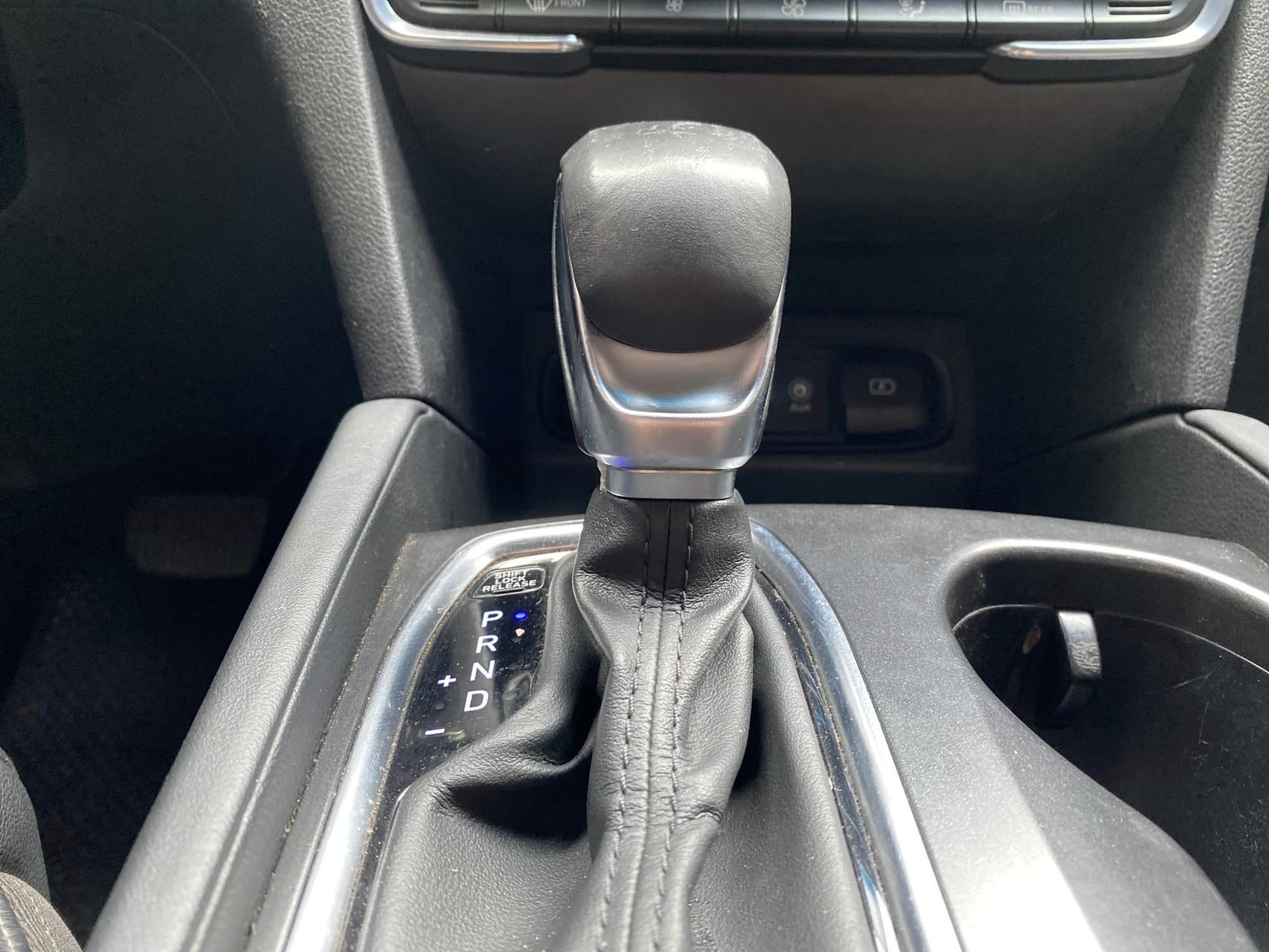 Từng tốn 1,4 tỷ ra biển cho xe gia đình trong mơ', nay mua lại Hyundai Santa Fe cần bao nhiêu tiền?- Ảnh 46. Từng tốn 1,4 tỷ ra biển cho xe gia đình trong mơ', nay mua lại Hyundai Santa Fe cần bao nhiêu tiền?- Ảnh 46.