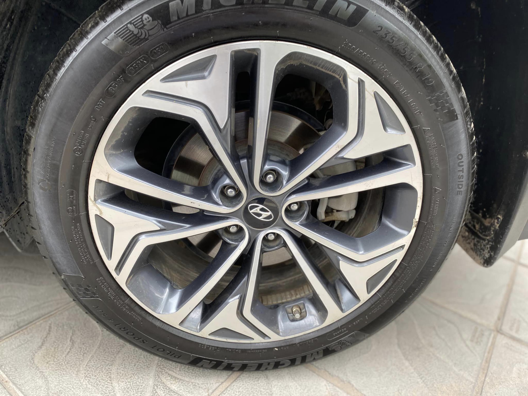 Từng tốn 1,4 tỷ ra biển cho xe gia đình trong mơ', nay mua lại Hyundai Santa Fe cần bao nhiêu tiền?- Ảnh 51.