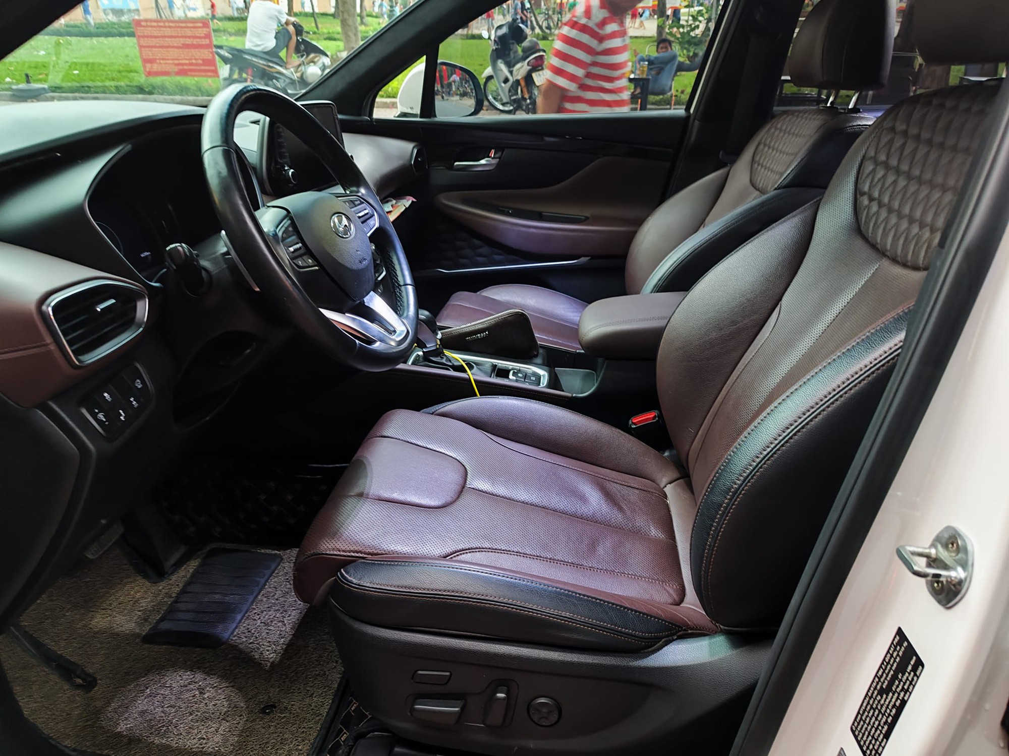 Từng tốn 1,4 tỷ ra biển cho xe gia đình trong mơ', nay mua lại Hyundai Santa Fe cần bao nhiêu tiền?- Ảnh 58. Từng tốn 1,4 tỷ ra biển cho xe gia đình trong mơ', nay mua lại Hyundai Santa Fe cần bao nhiêu tiền?- Ảnh 58.