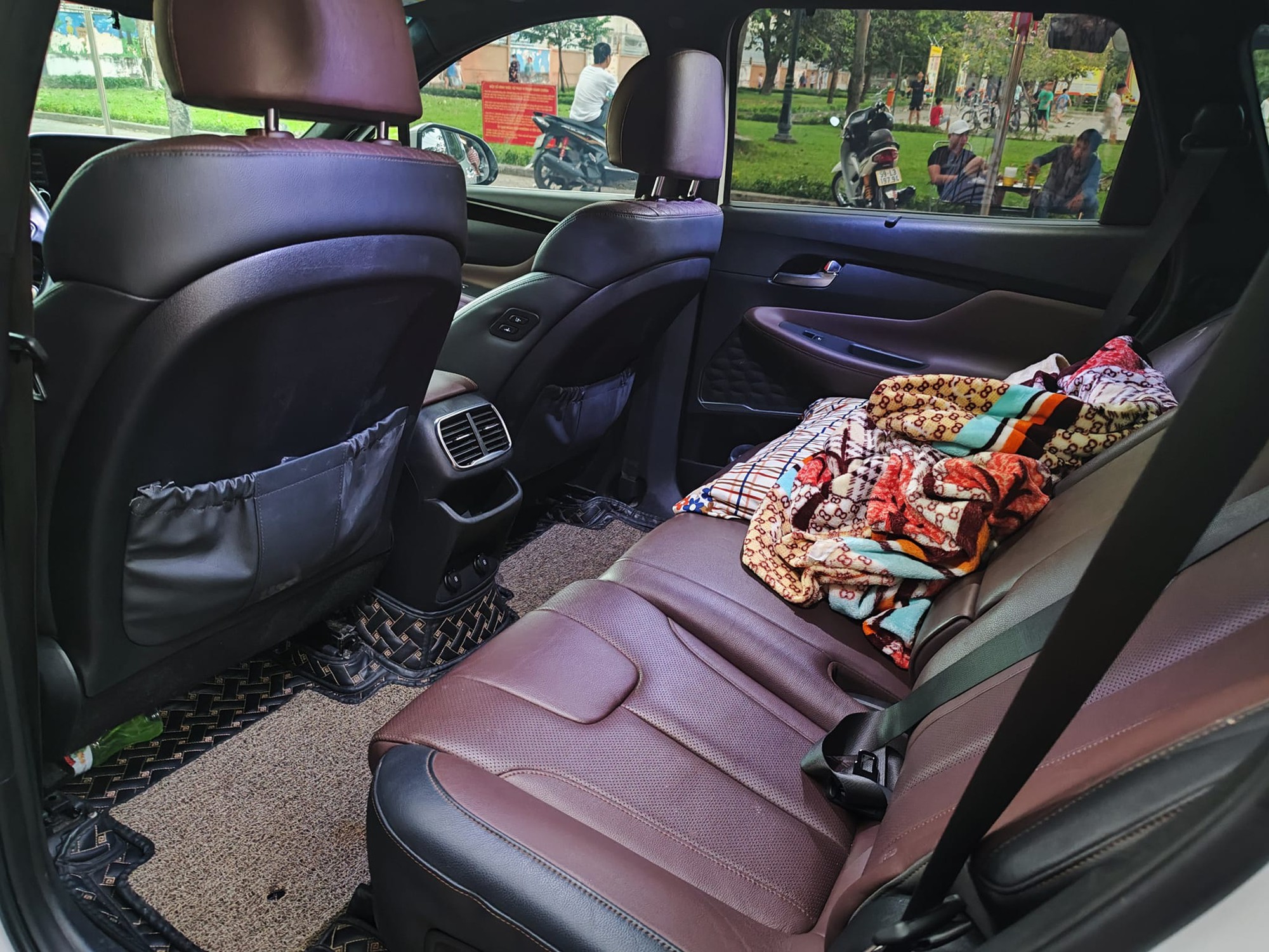 Từng tốn 1,4 tỷ ra biển cho xe gia đình trong mơ', nay mua lại Hyundai Santa Fe cần bao nhiêu tiền?- Ảnh 59. Từng tốn 1,4 tỷ ra biển cho xe gia đình trong mơ', nay mua lại Hyundai Santa Fe cần bao nhiêu tiền?- Ảnh 59.