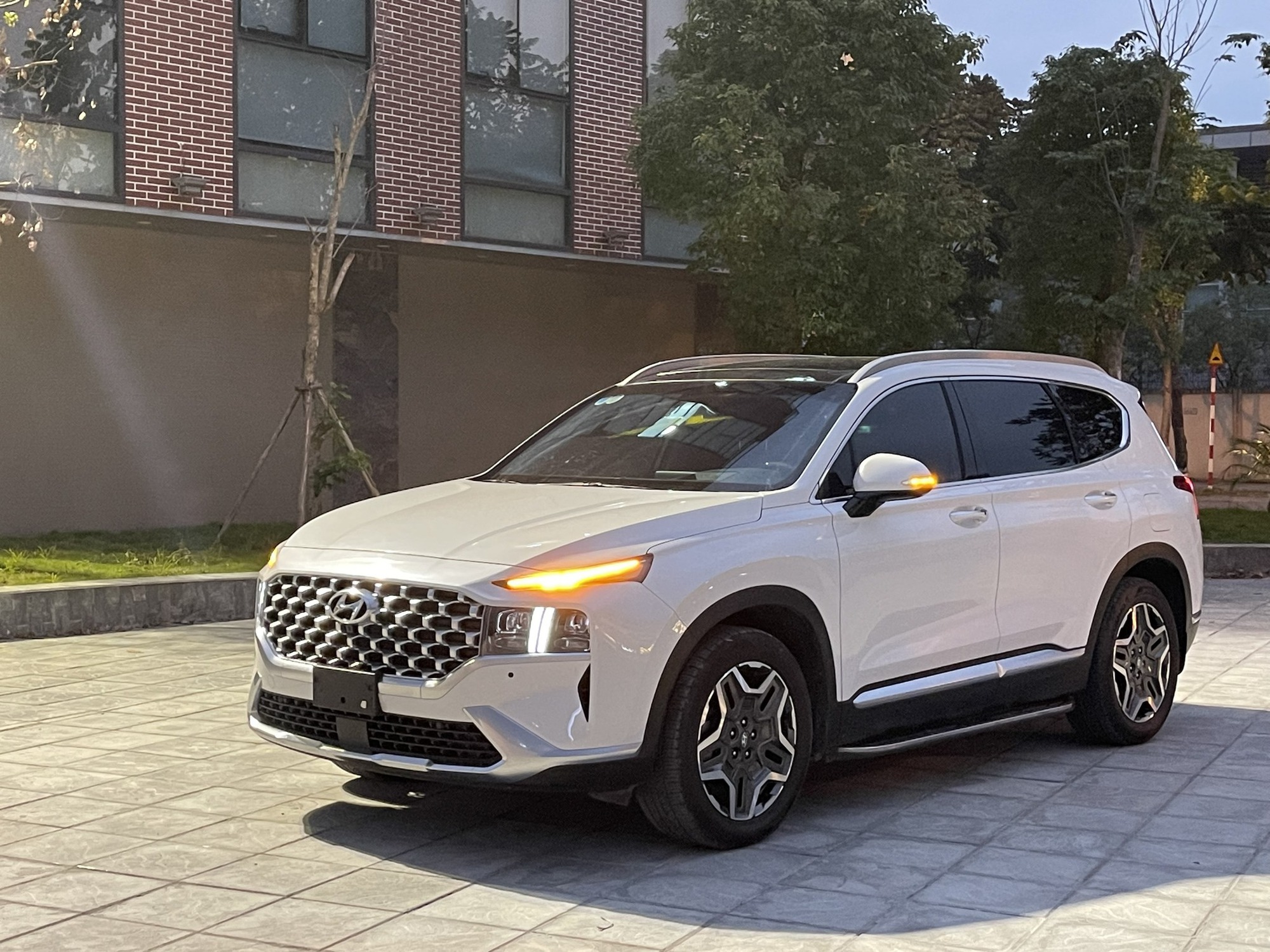 Từng tốn 1,4 tỷ ra biển cho xe gia đình trong mơ', nay mua lại Hyundai Santa Fe cần bao nhiêu tiền?- Ảnh 69. Từng tốn 1,4 tỷ ra biển cho xe gia đình trong mơ', nay mua lại Hyundai Santa Fe cần bao nhiêu tiền?- Ảnh 69.