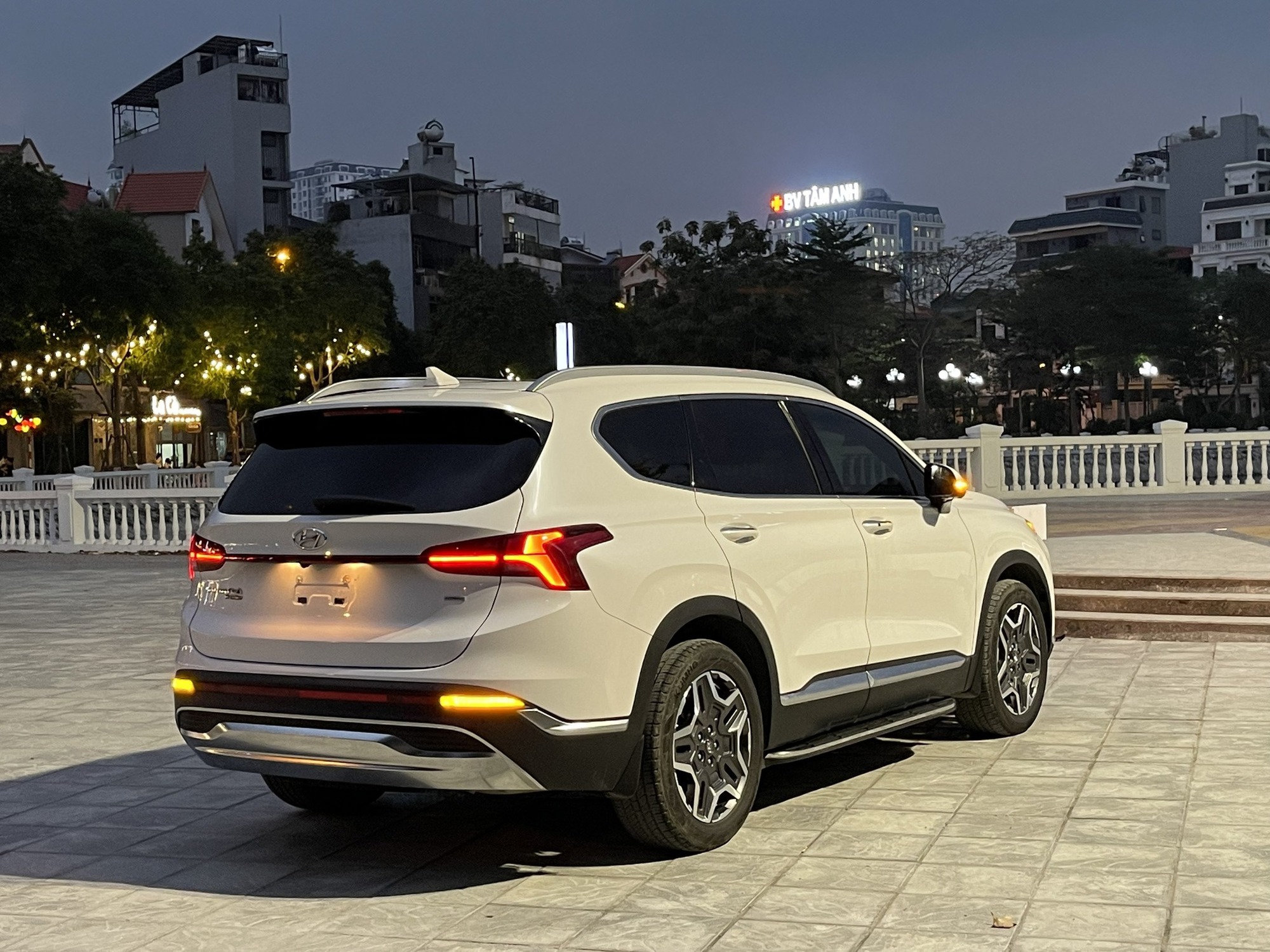 Từng tốn 1,4 tỷ ra biển cho xe gia đình trong mơ', nay mua lại Hyundai Santa Fe cần bao nhiêu tiền?- Ảnh 67. Từng tốn 1,4 tỷ ra biển cho xe gia đình trong mơ', nay mua lại Hyundai Santa Fe cần bao nhiêu tiền?- Ảnh 67.