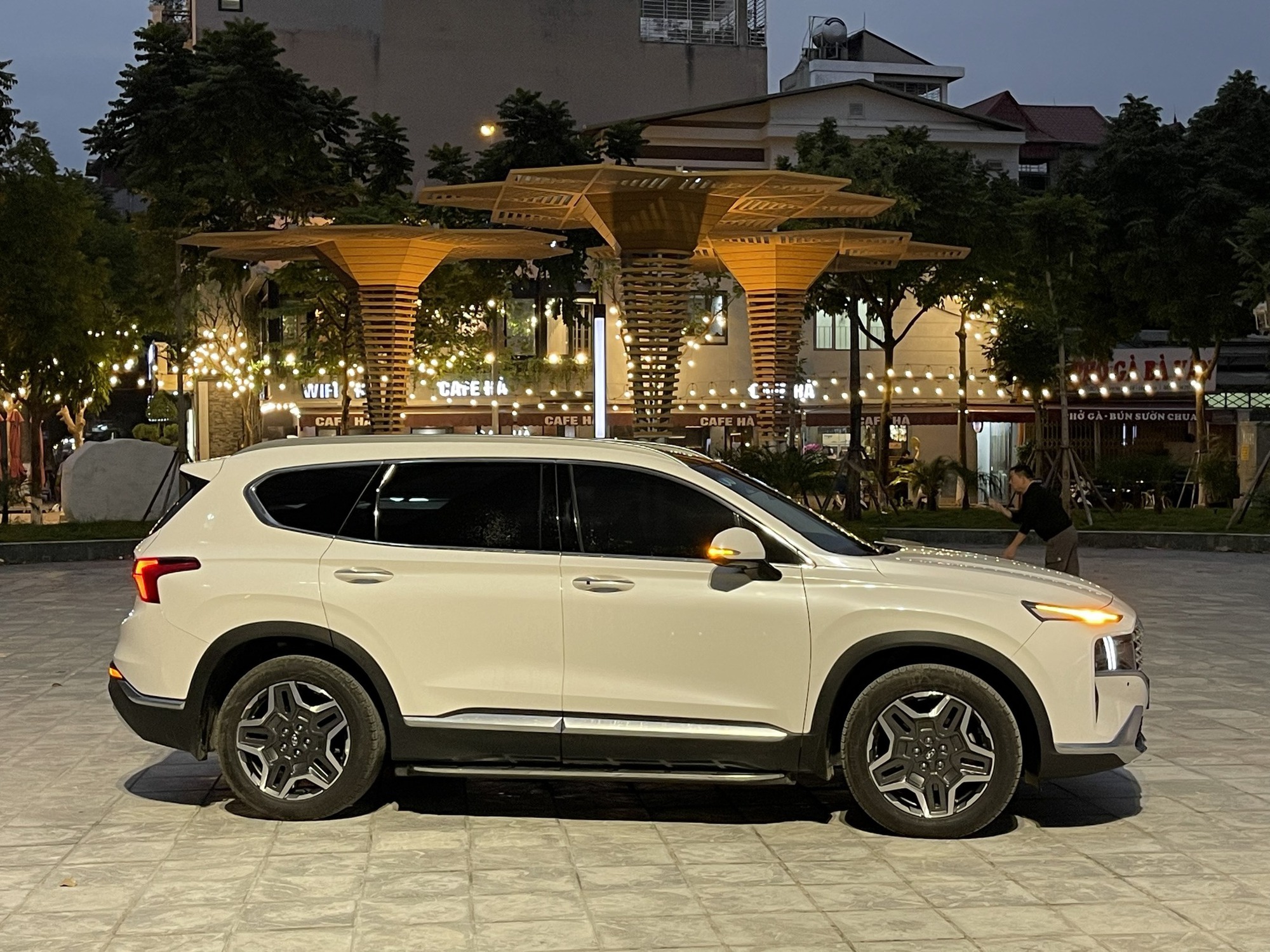 Từng tốn 1,4 tỷ ra biển cho xe gia đình trong mơ', nay mua lại Hyundai Santa Fe cần bao nhiêu tiền?- Ảnh 70. Từng tốn 1,4 tỷ ra biển cho xe gia đình trong mơ', nay mua lại Hyundai Santa Fe cần bao nhiêu tiền?- Ảnh 70.