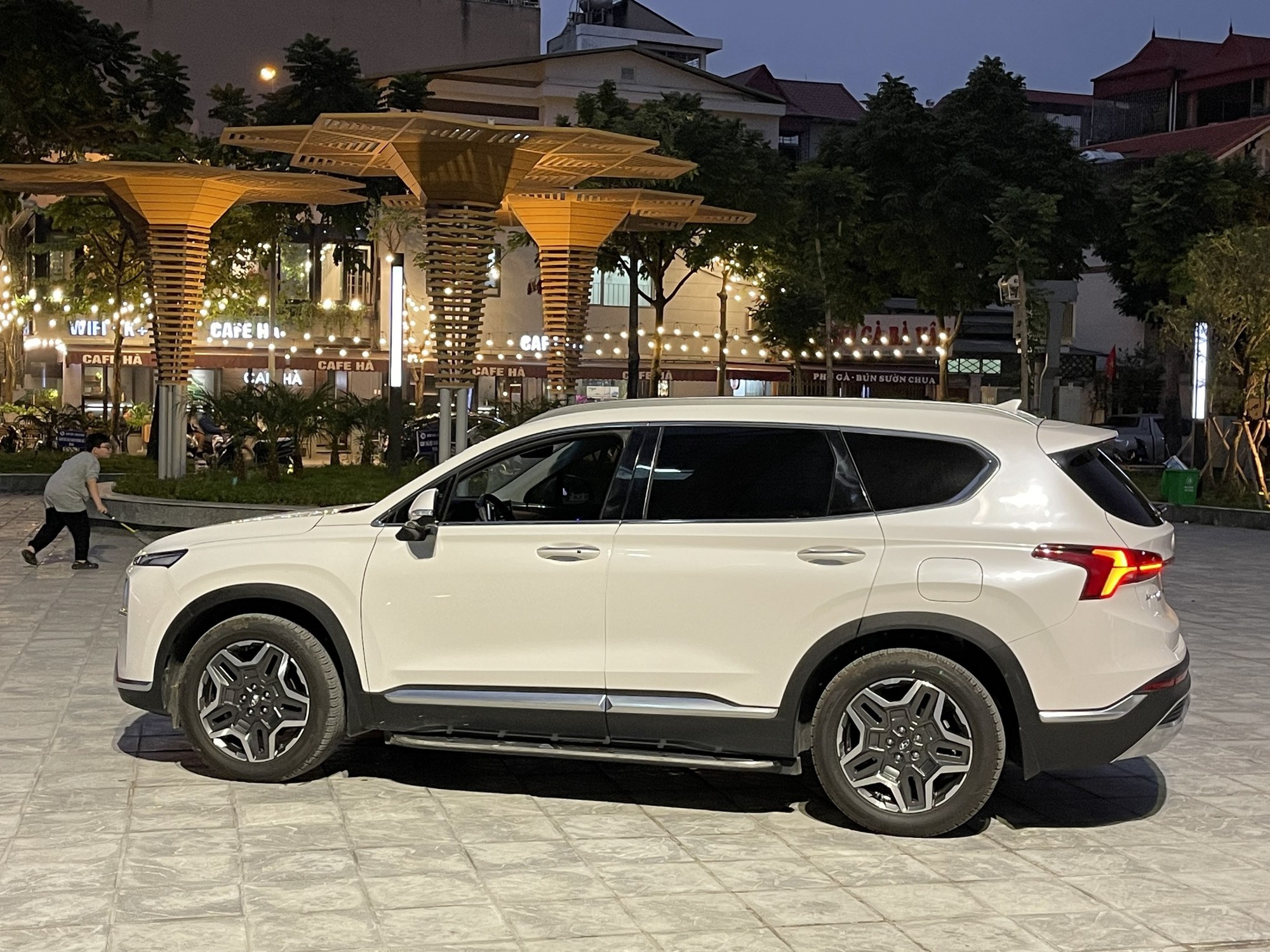 Từng tốn 1,4 tỷ ra biển cho xe gia đình trong mơ', nay mua lại Hyundai Santa Fe cần bao nhiêu tiền?- Ảnh 71.