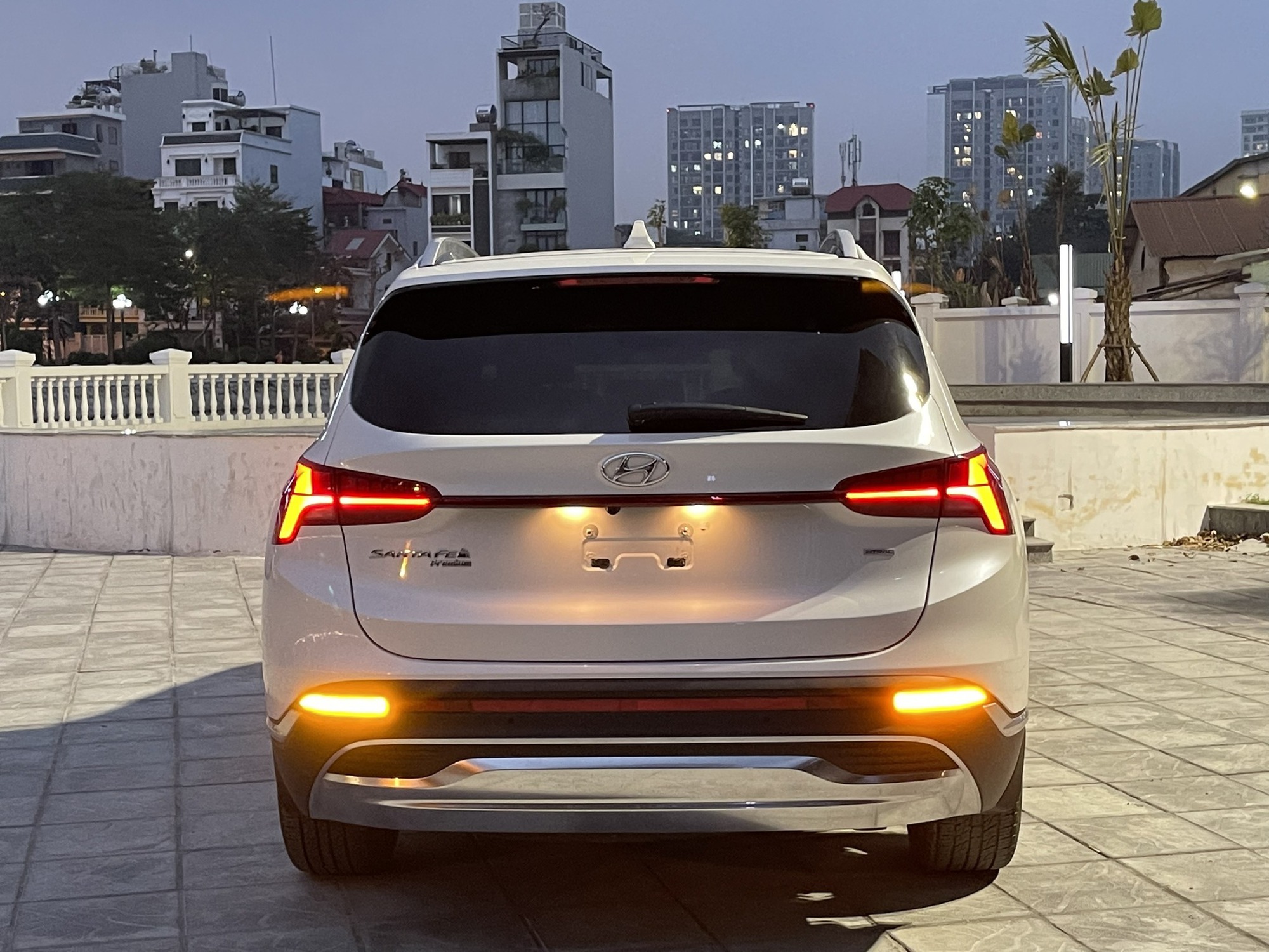 Từng tốn 1,4 tỷ ra biển cho xe gia đình trong mơ', nay mua lại Hyundai Santa Fe cần bao nhiêu tiền?- Ảnh 73. Từng tốn 1,4 tỷ ra biển cho xe gia đình trong mơ', nay mua lại Hyundai Santa Fe cần bao nhiêu tiền?- Ảnh 73.