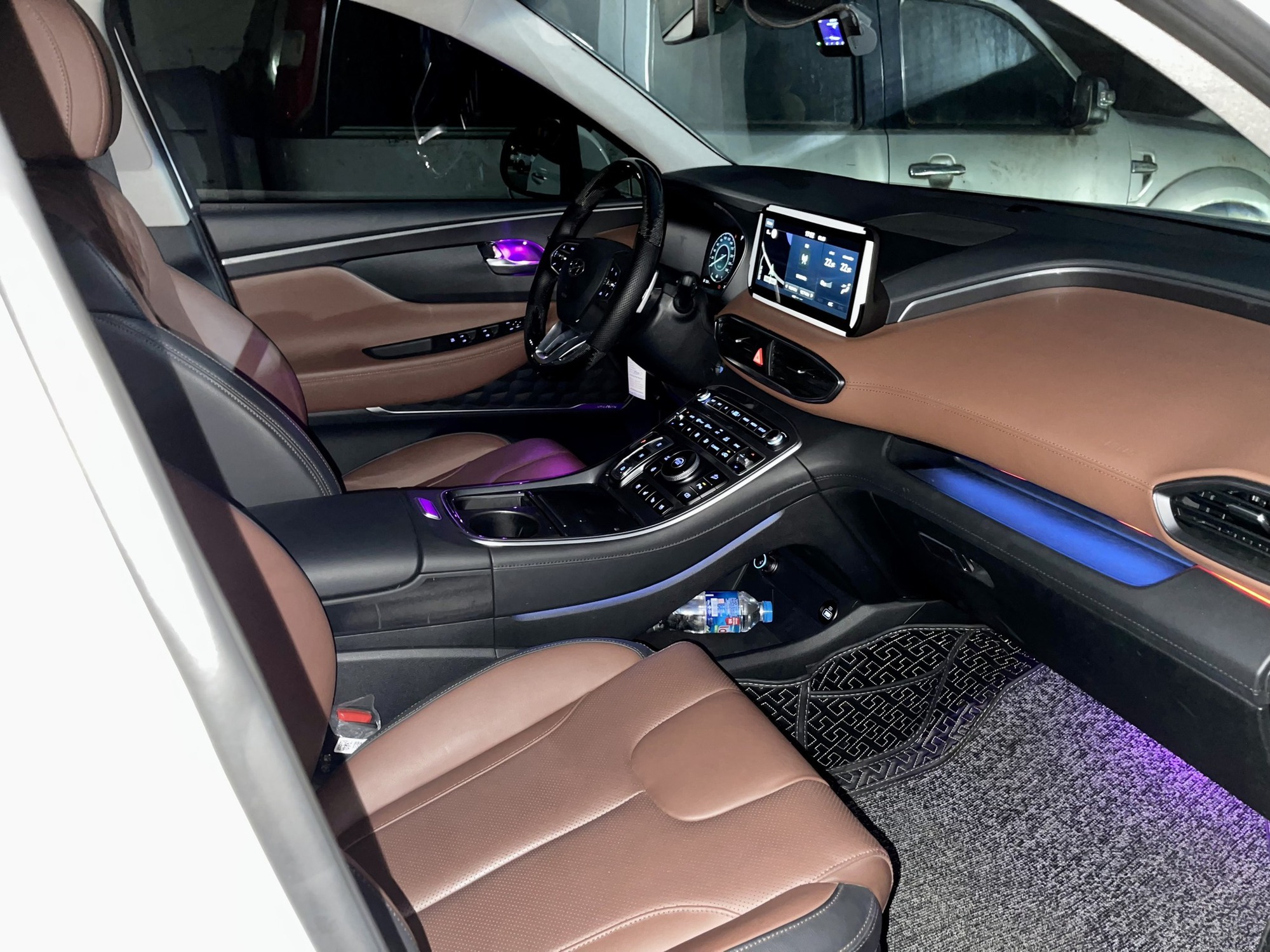 Từng tốn 1,4 tỷ ra biển cho xe gia đình trong mơ', nay mua lại Hyundai Santa Fe cần bao nhiêu tiền?- Ảnh 75. Từng tốn 1,4 tỷ ra biển cho xe gia đình trong mơ', nay mua lại Hyundai Santa Fe cần bao nhiêu tiền?- Ảnh 75.